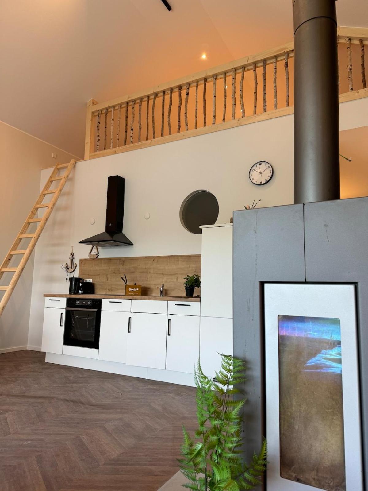 #5 Ommi Kese STAR Suite Kamin Balkon Seeblick