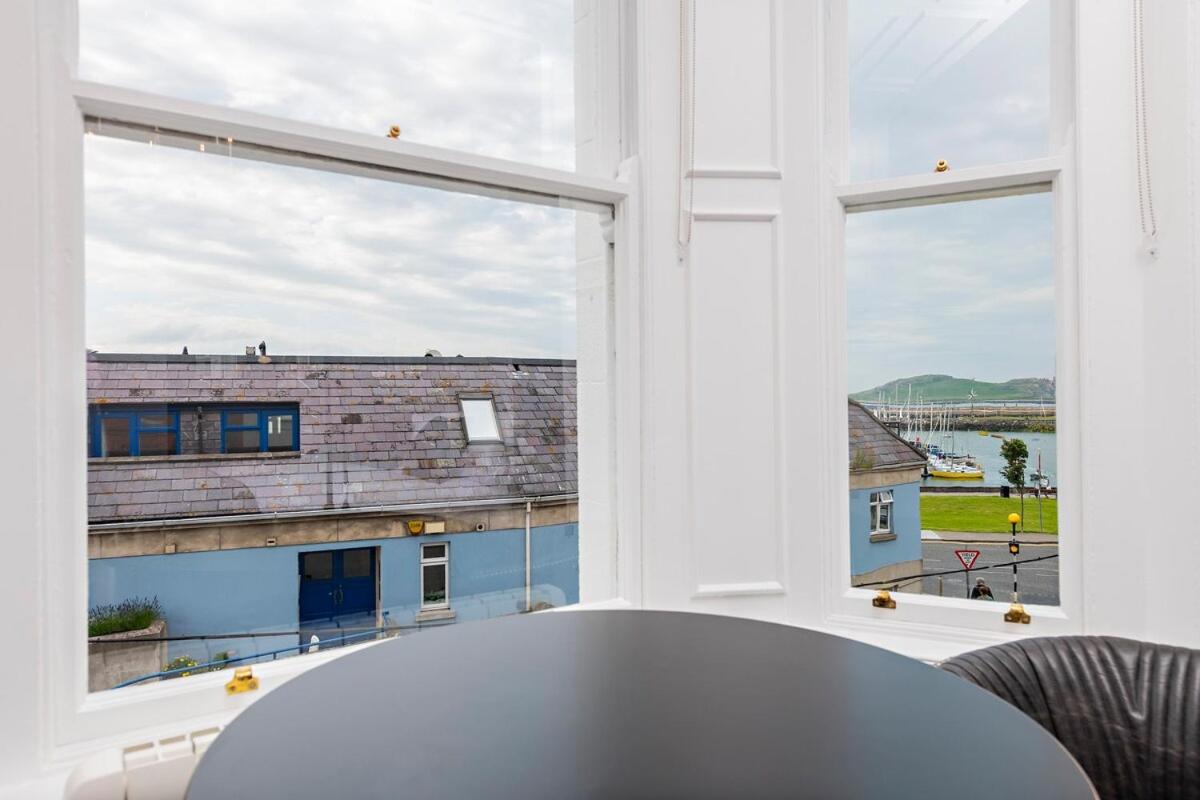 Scenic Marina Getaway