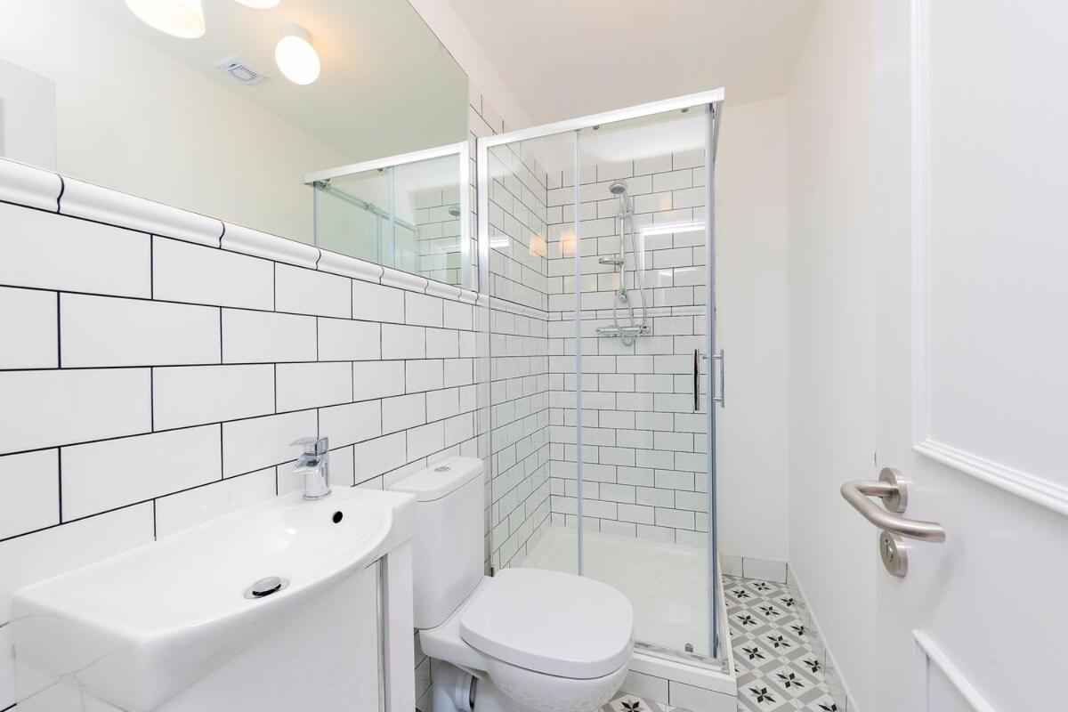 Scenic Marina Getaway