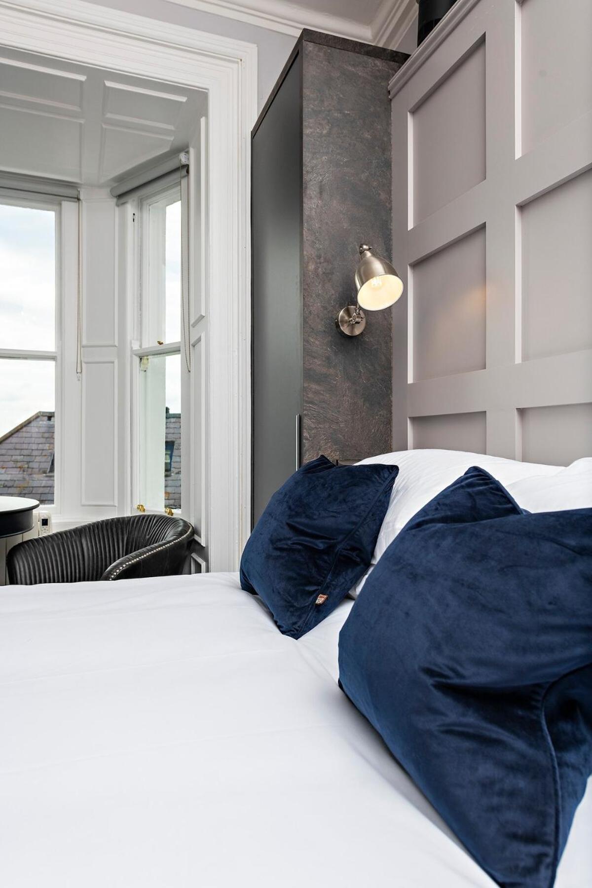 Scenic Marina Getaway