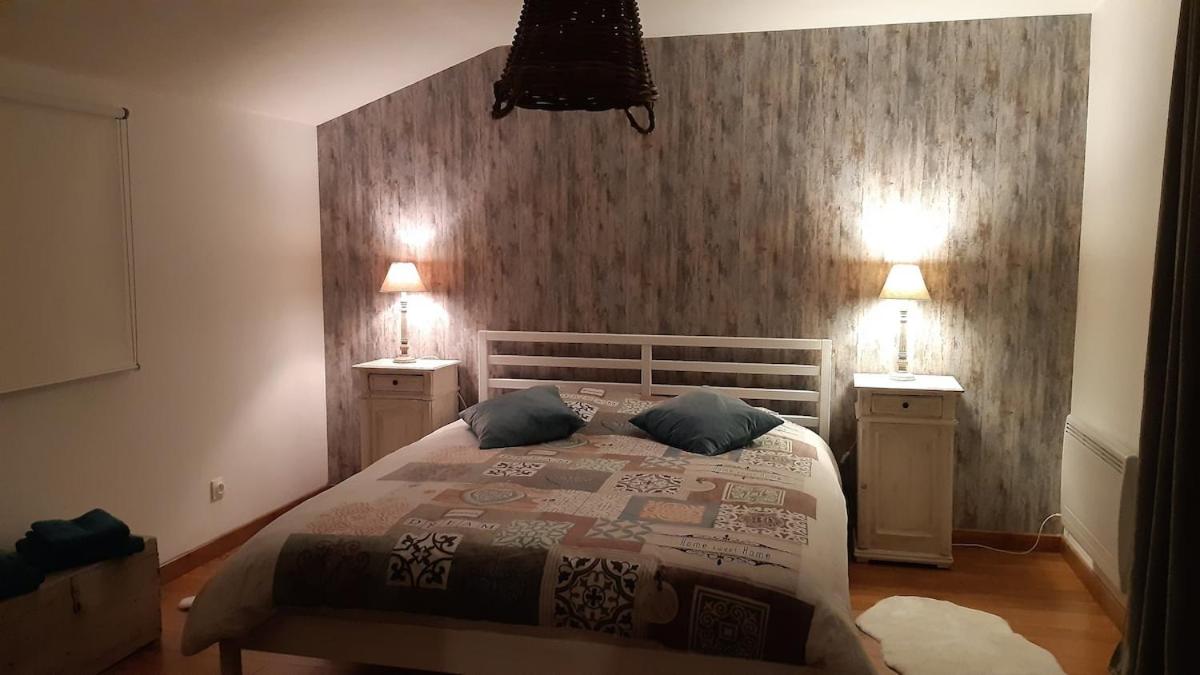 Confortable chalet au calme à l'étang du stock