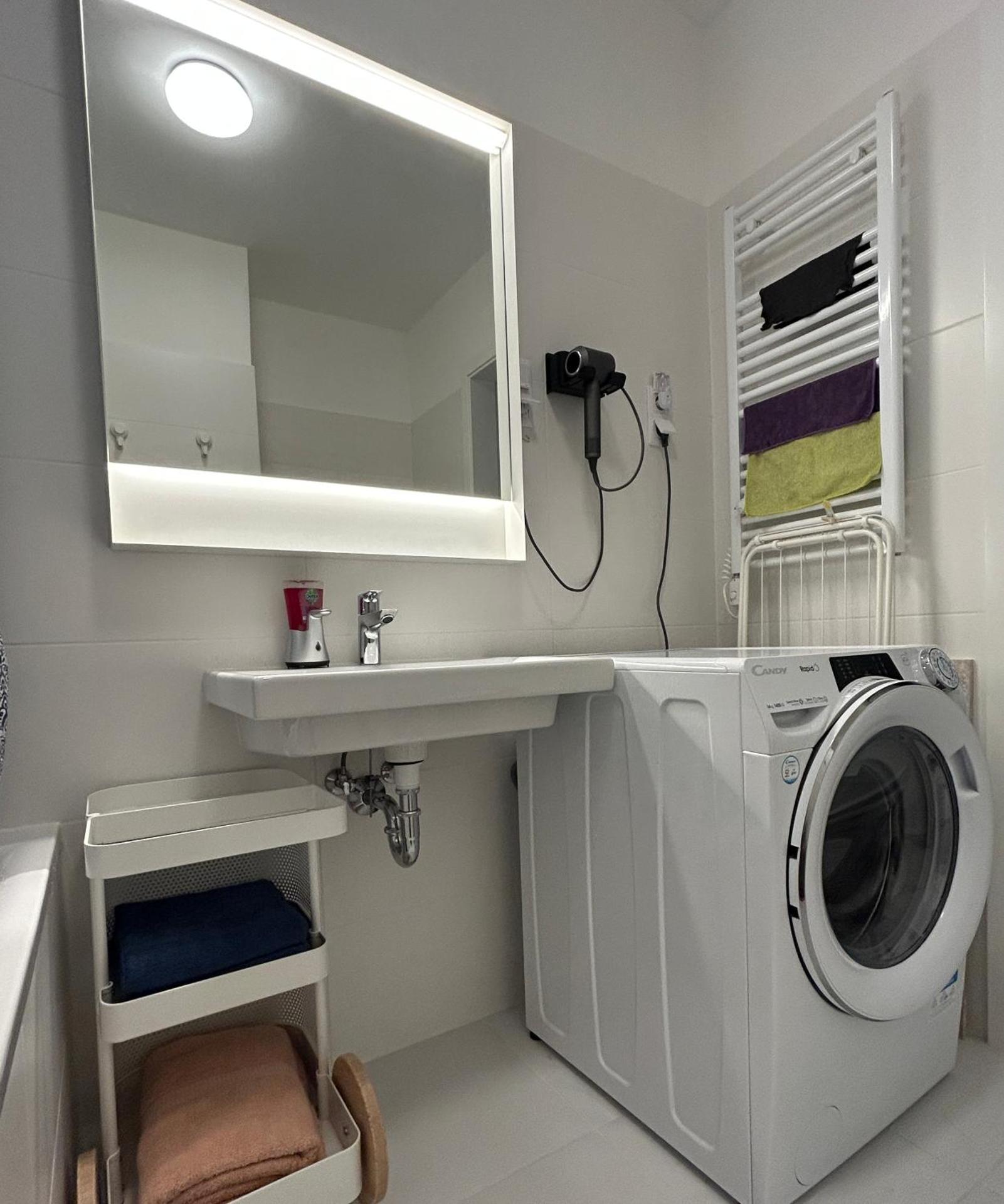 New Studio-Free Parking EVCS