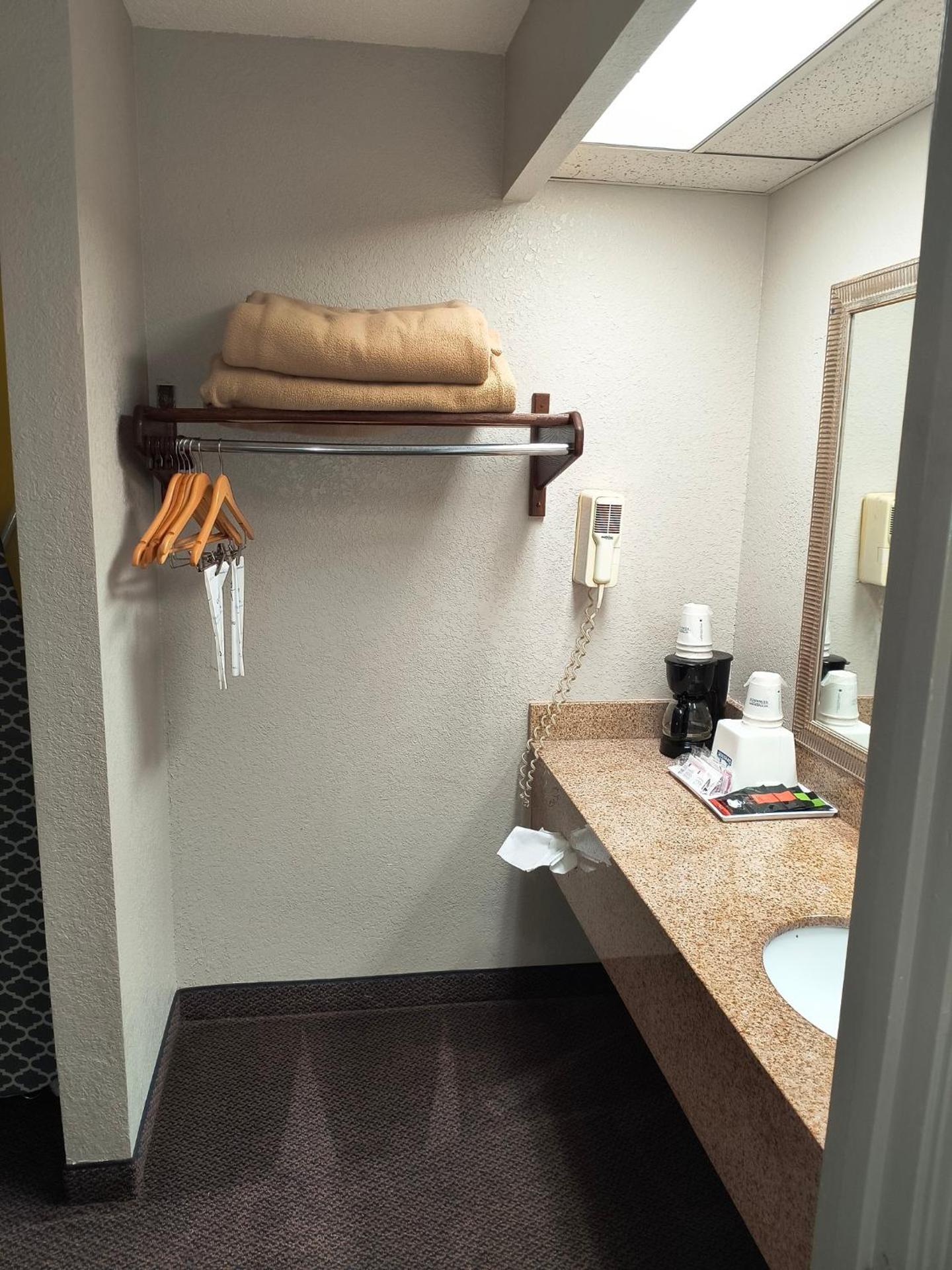 King Room - Accessible - Smoking