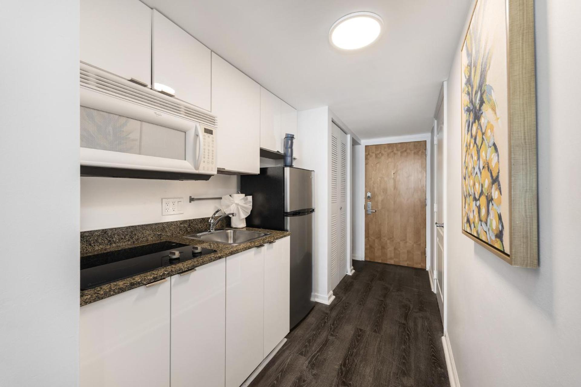 Studios in Brickell with Pool, Gym, free parking and Game Room