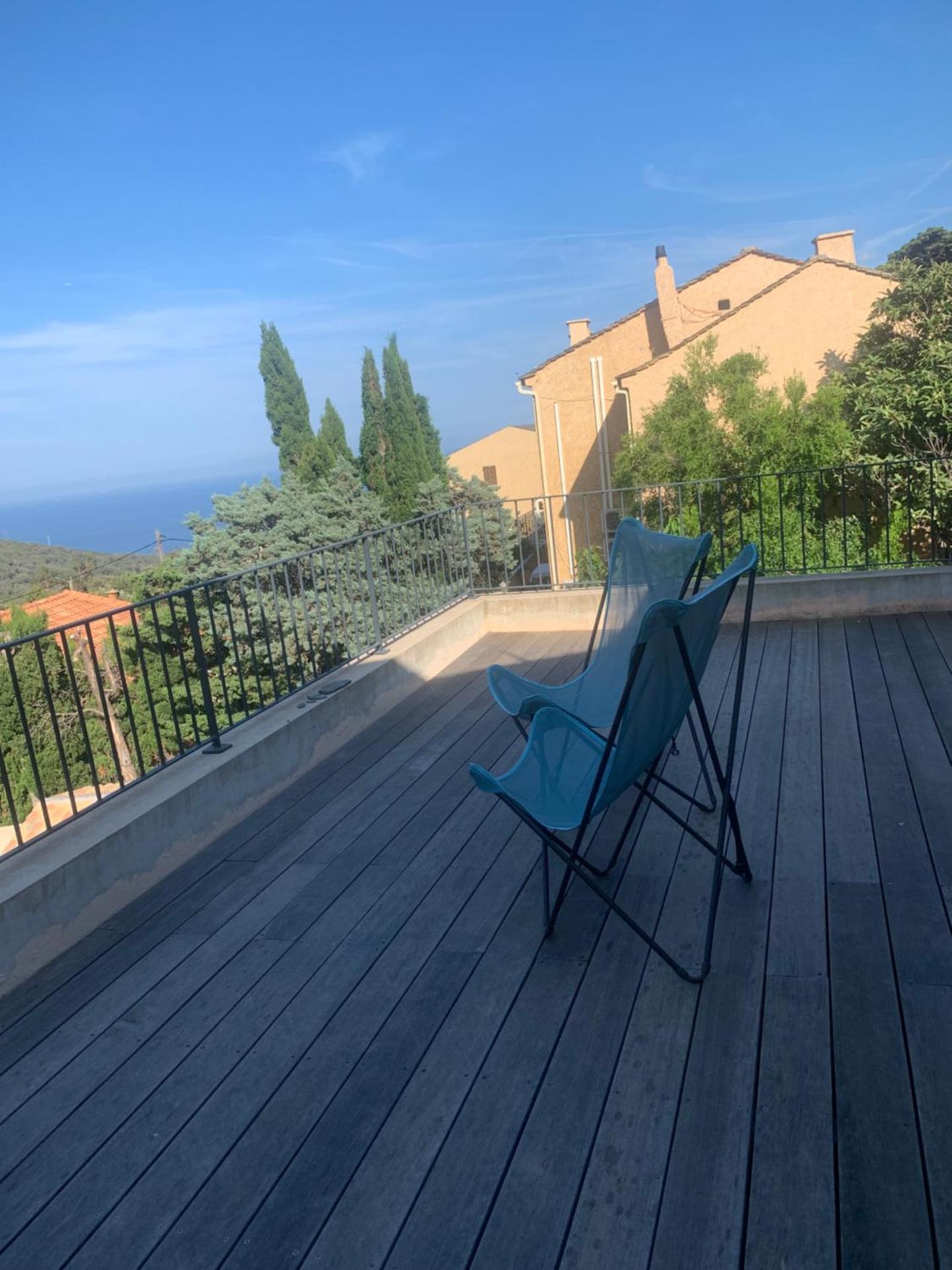 Vacances de rêve vue mer et montagne