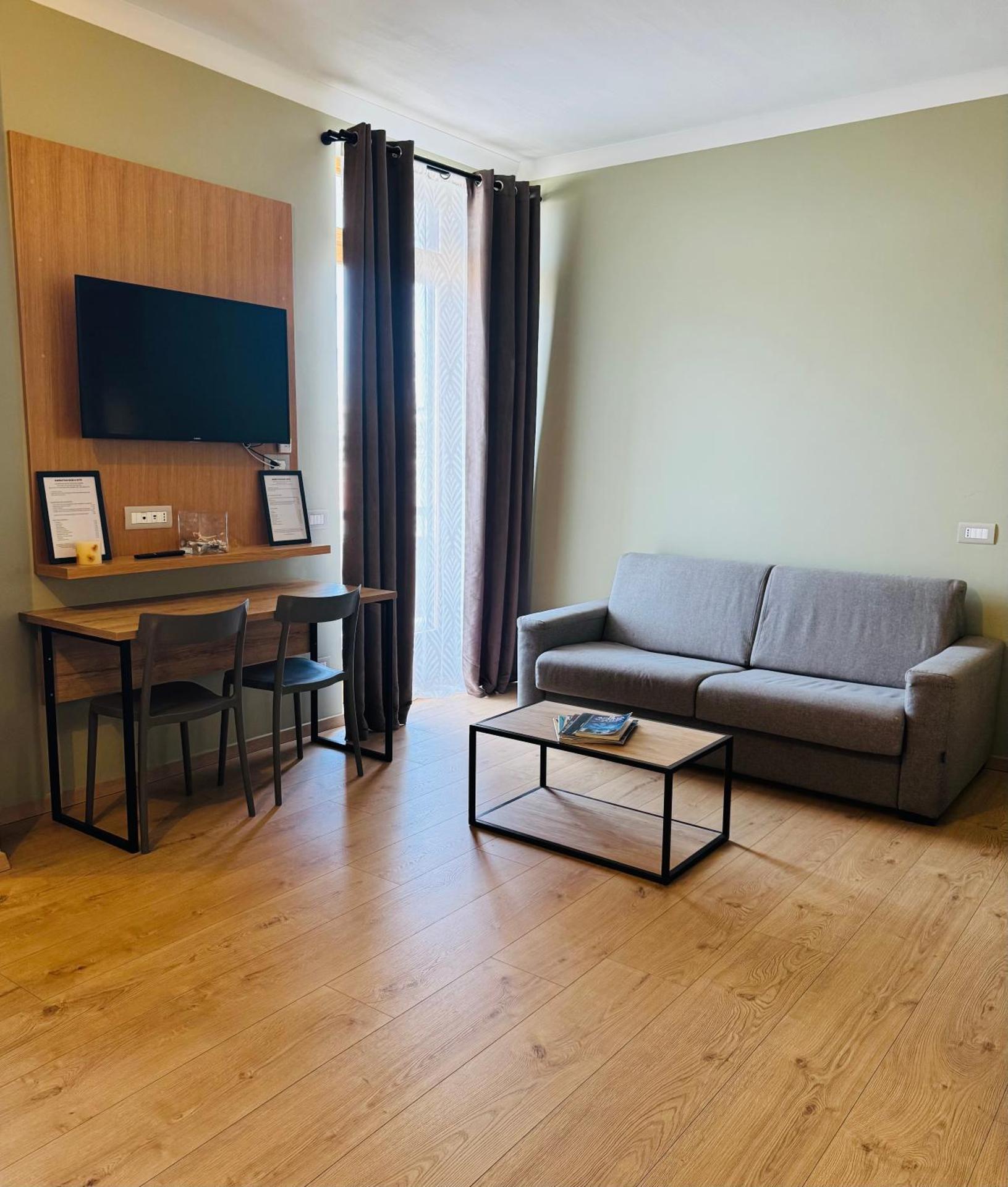 Manhattan Room & Suite