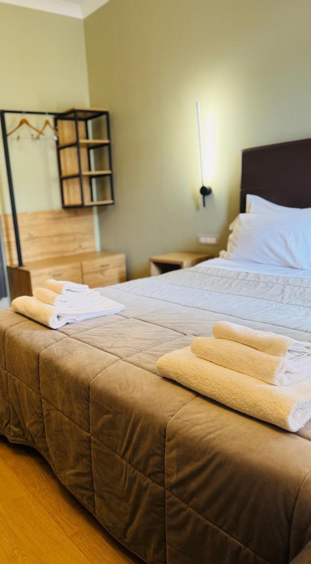 Manhattan Room & Suite