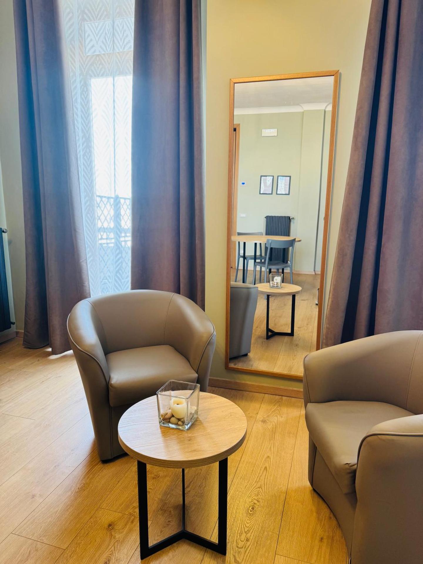 Manhattan Room & Suite