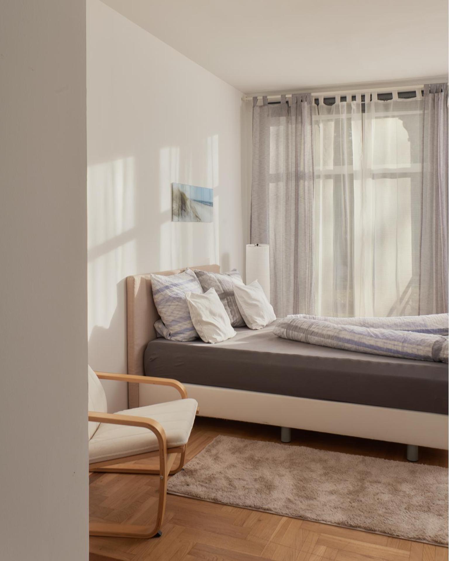 Historic Redesigned Schönbrunn Palace Apartments w Free Parking and 24h Check-in