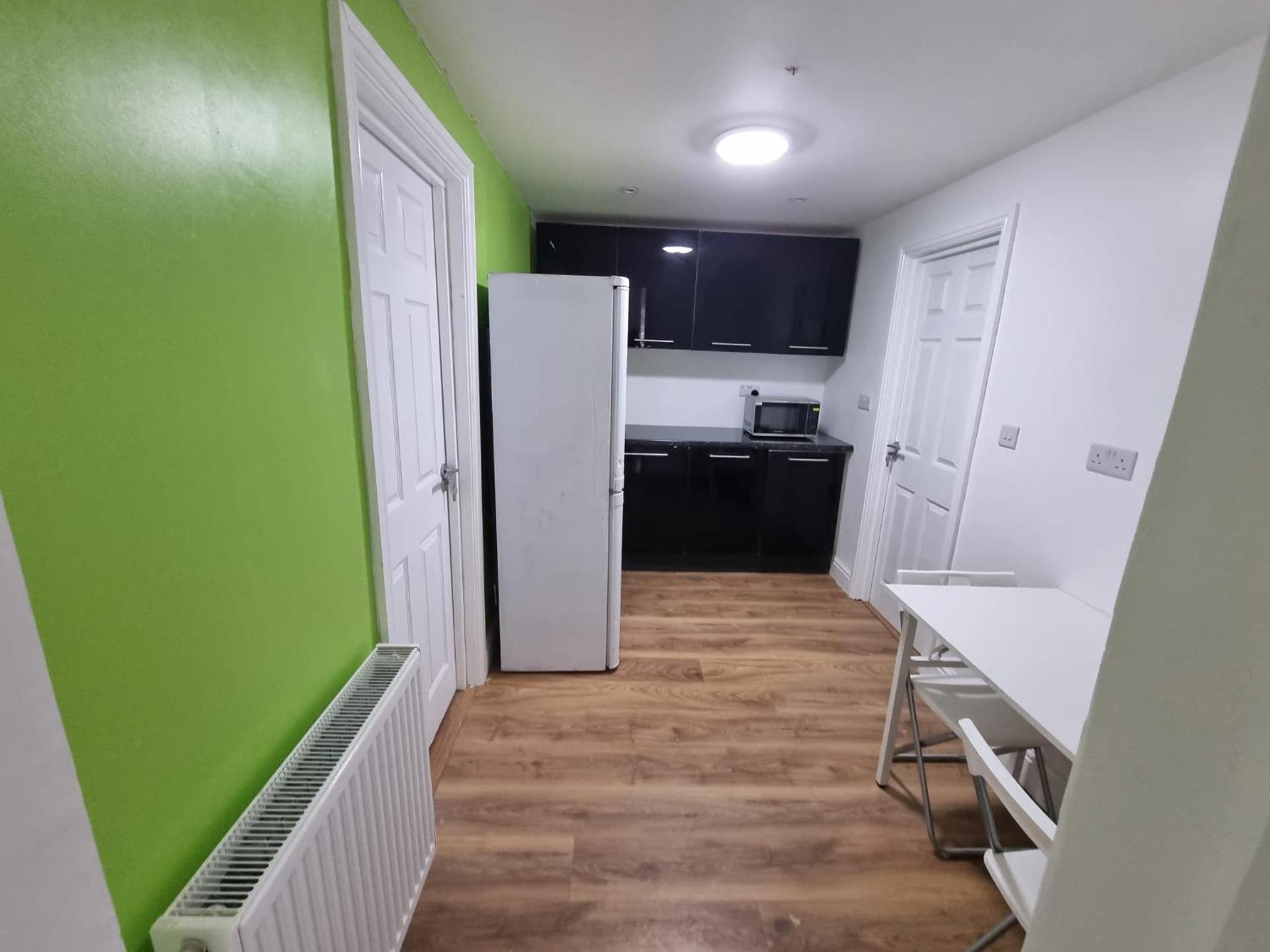 Single room Hayes, Heathrow, London, Free parking