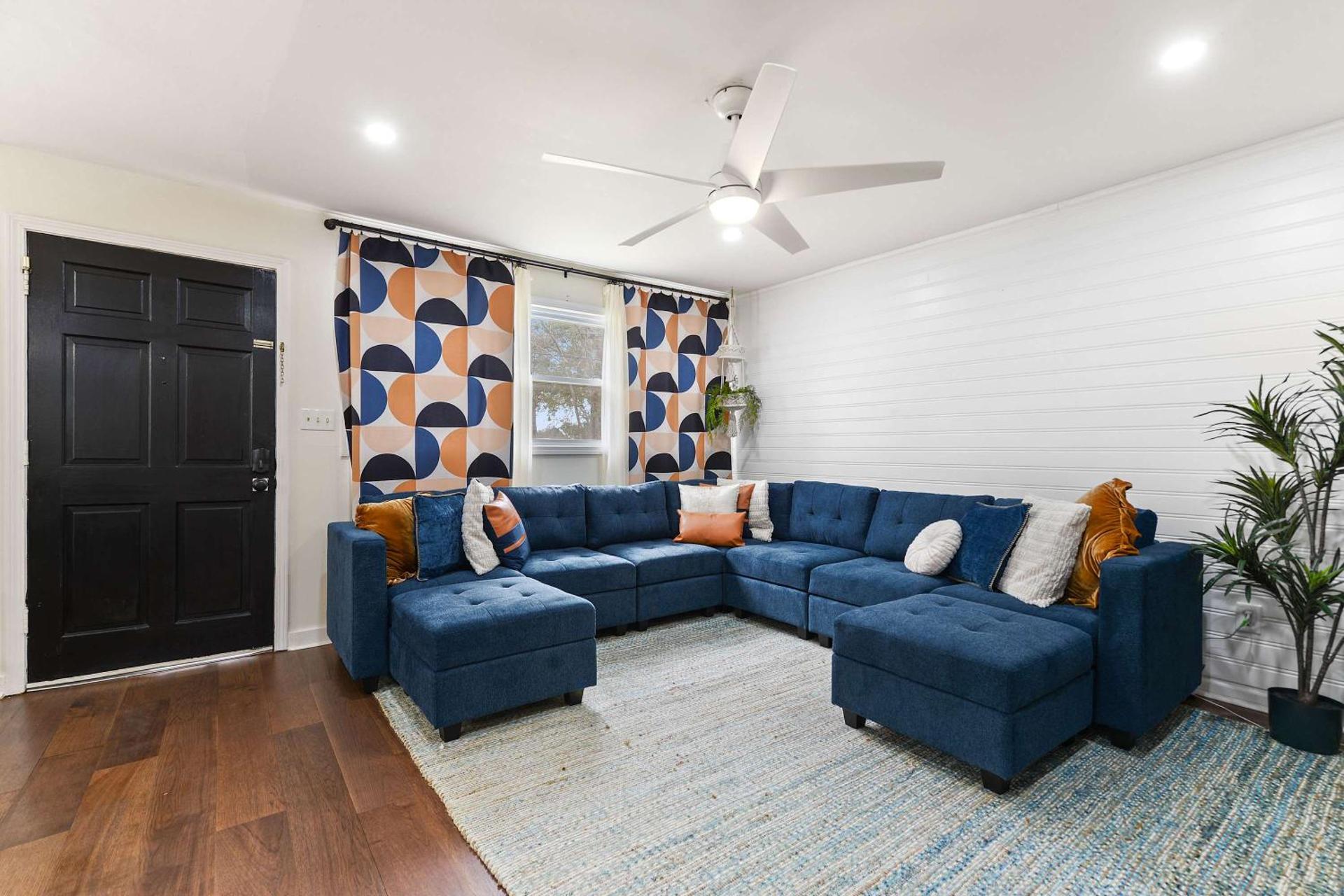 Sandy Feet Getaway Spacious Coastal Retreat 3 MIn Walk to Coast