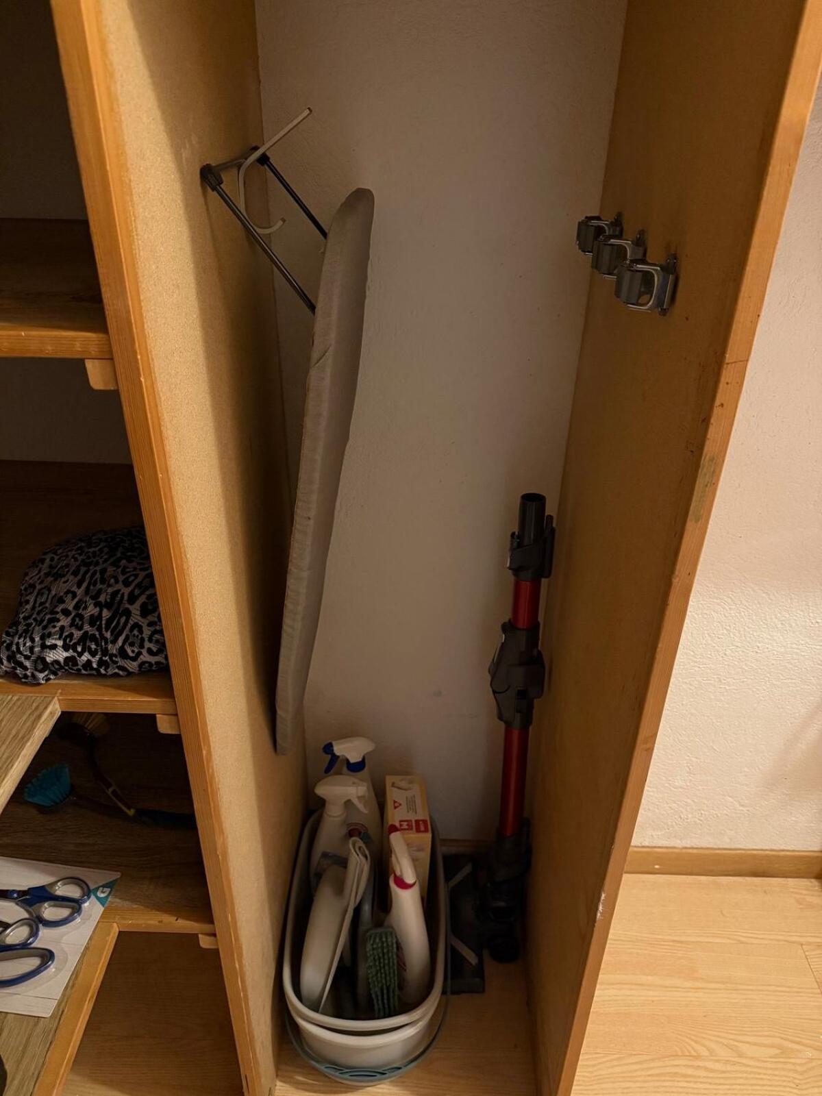 Studio with lake and mountain view