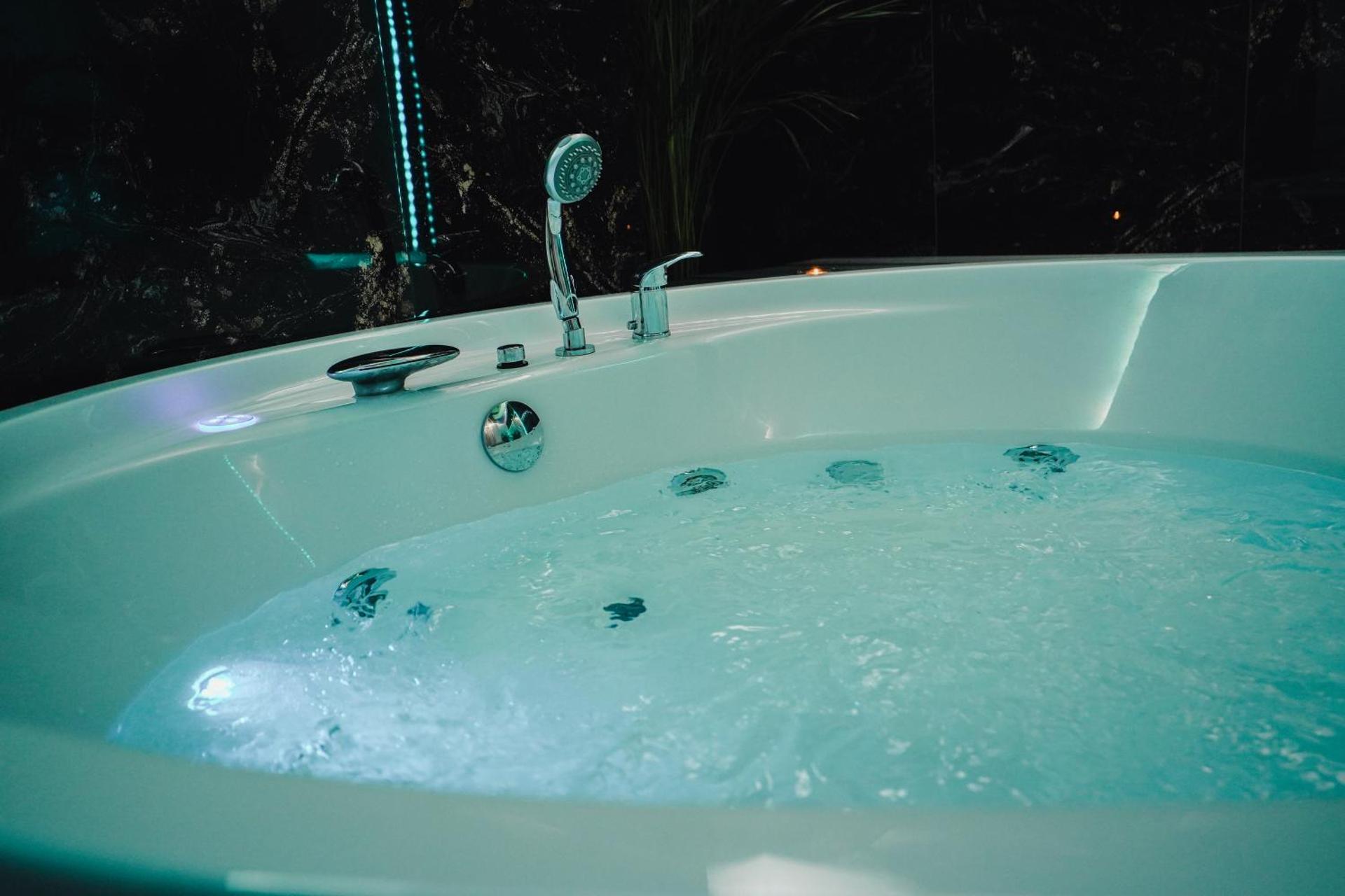 S O P H I A room by 50 shades