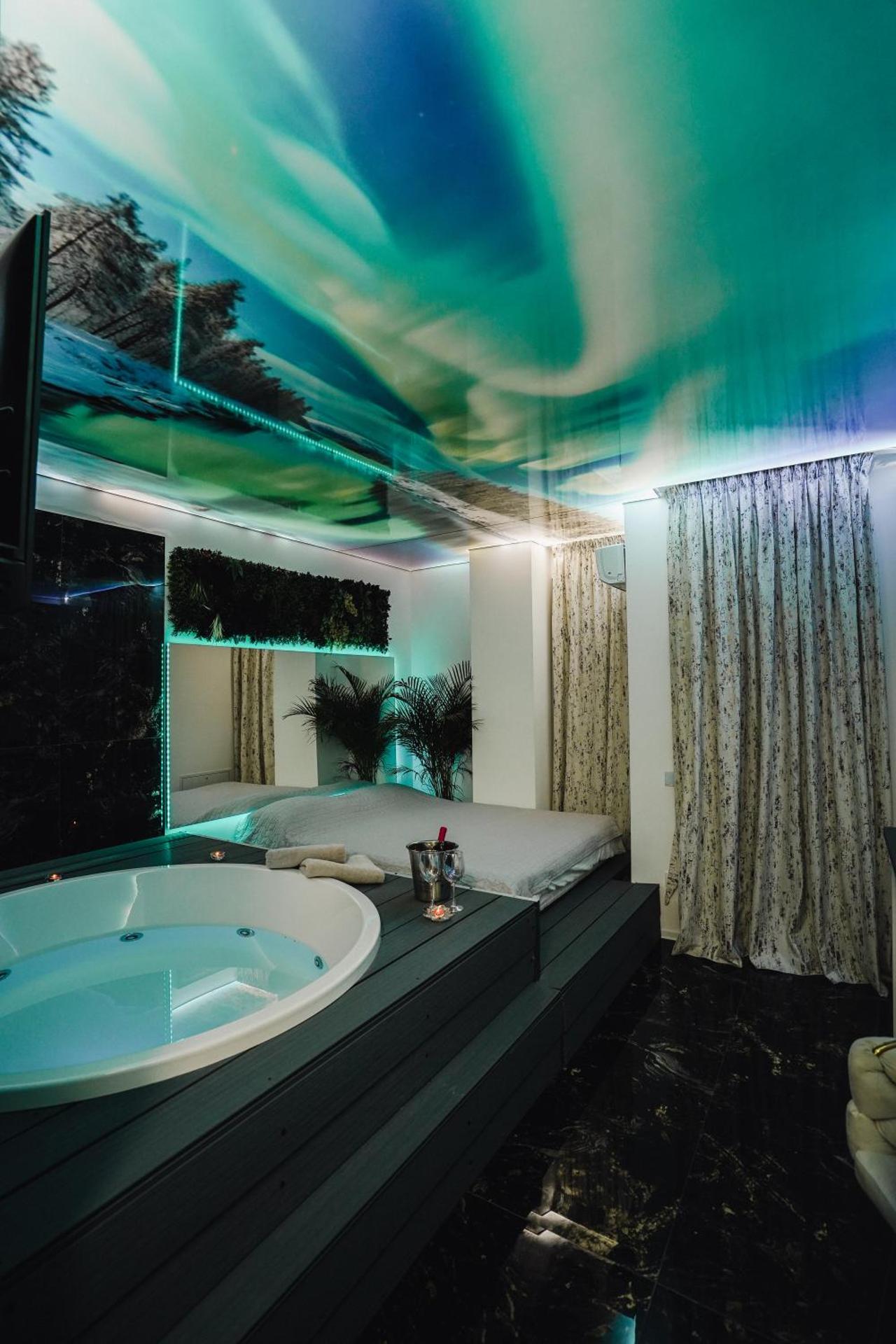 S O P H I A room by 50 shades