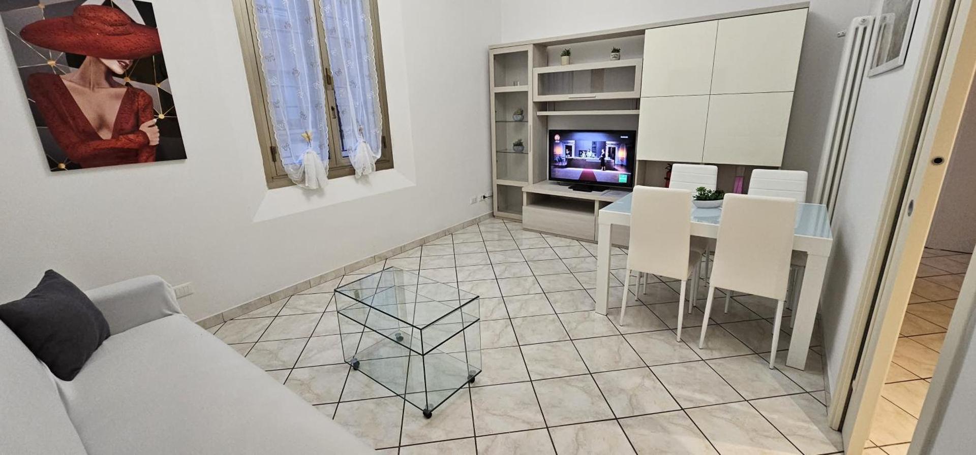 LUXURY STATION APARTMENT