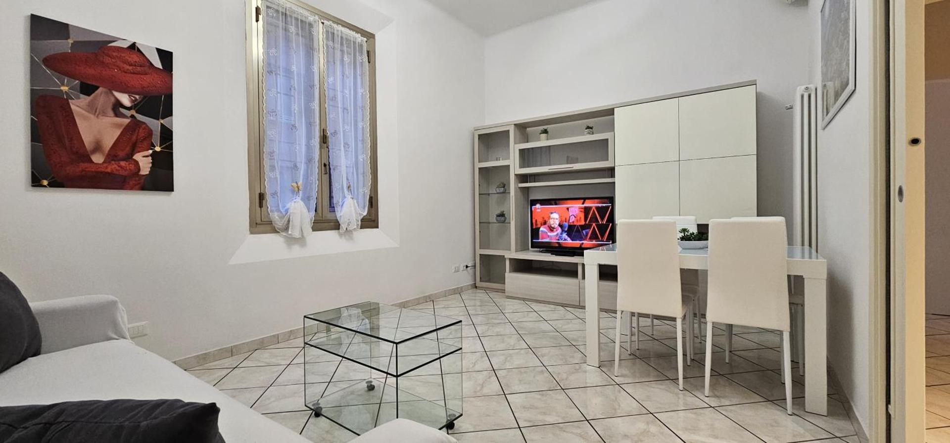 LUXURY STATION APARTMENT