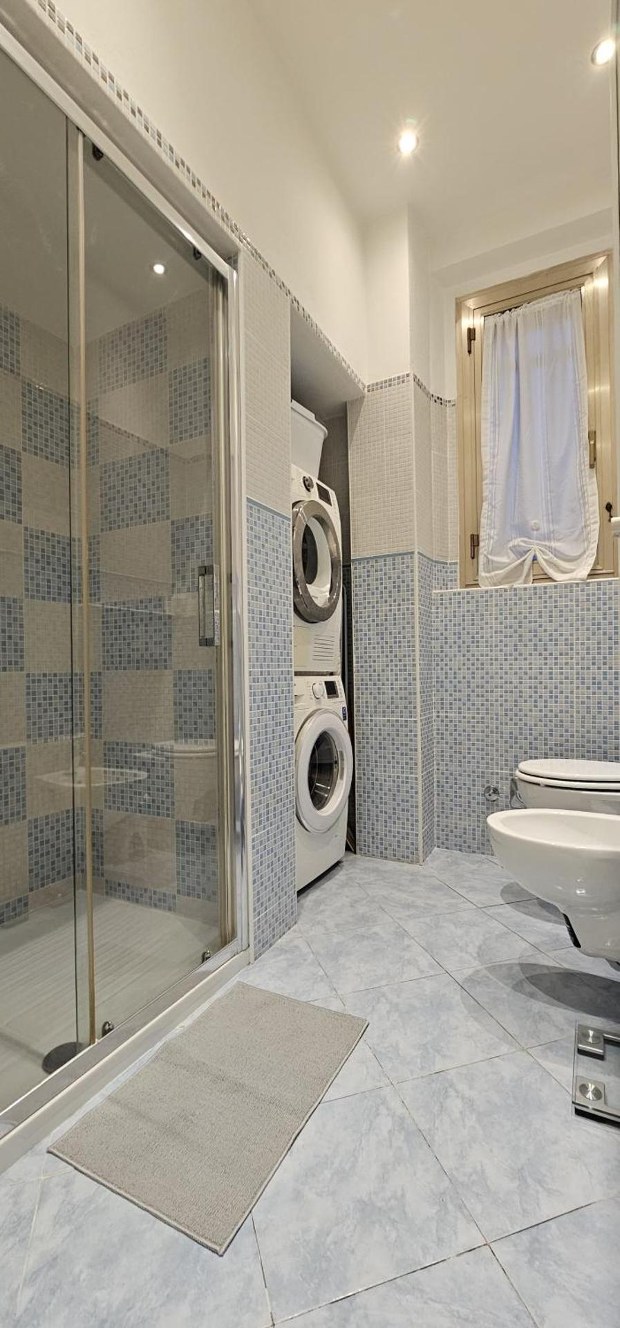 LUXURY STATION APARTMENT