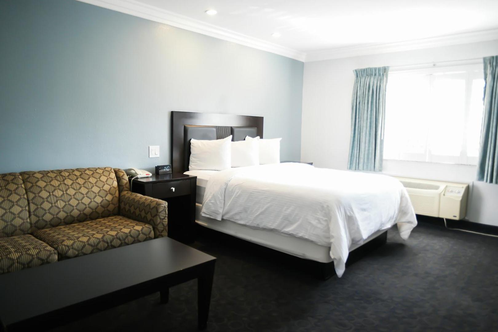 Queen Room - Non-Smoking