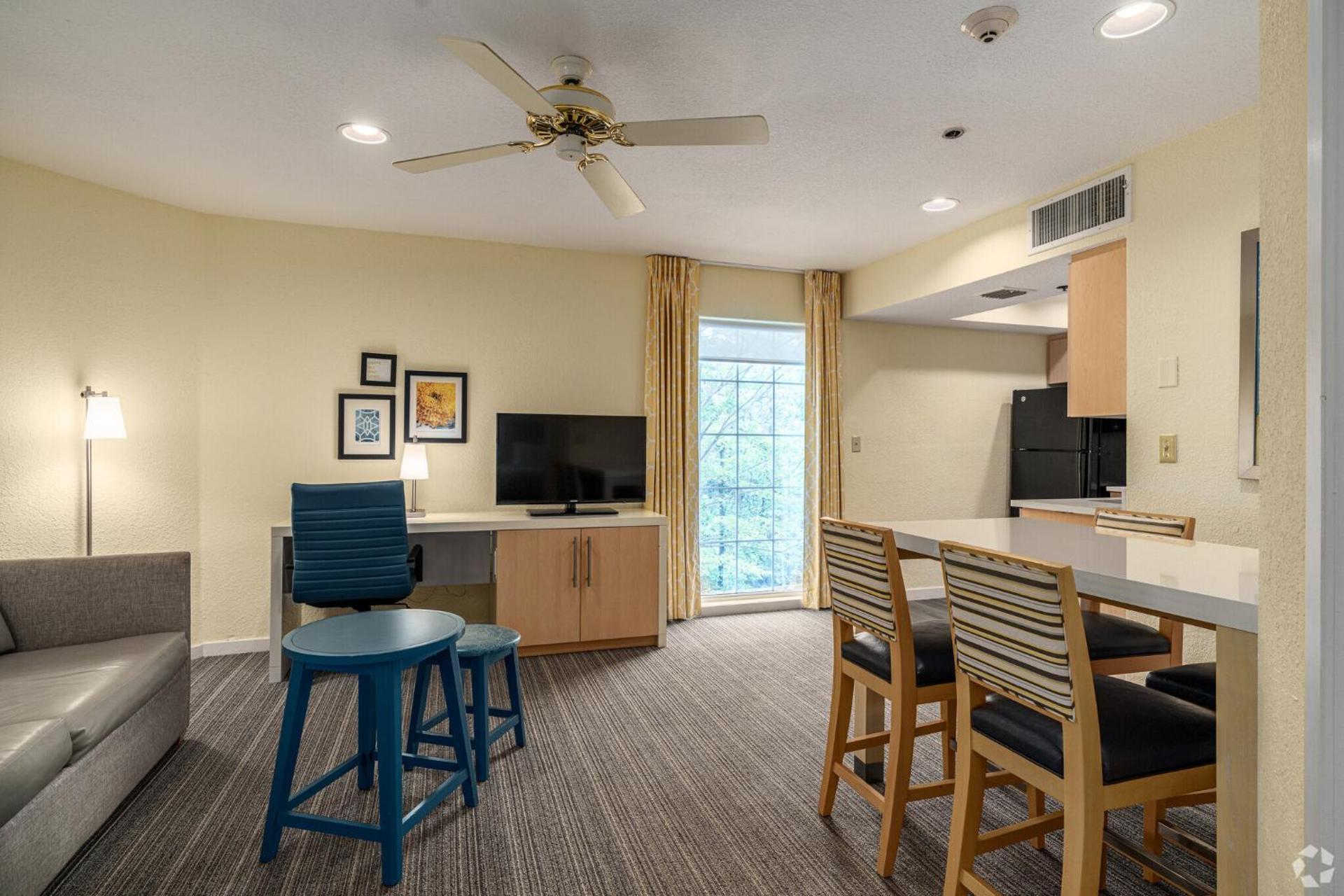 Avia Residences on Lincoln - Extended Stay