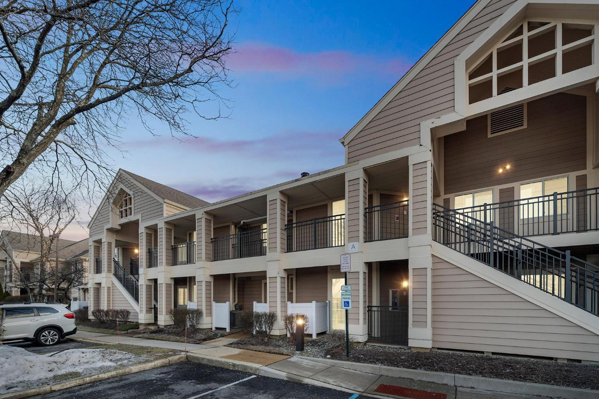 Avia Residences on Lincoln - Extended Stay