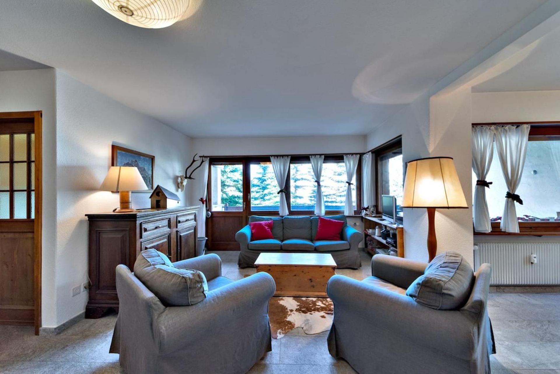 Communal lounge/ TV room