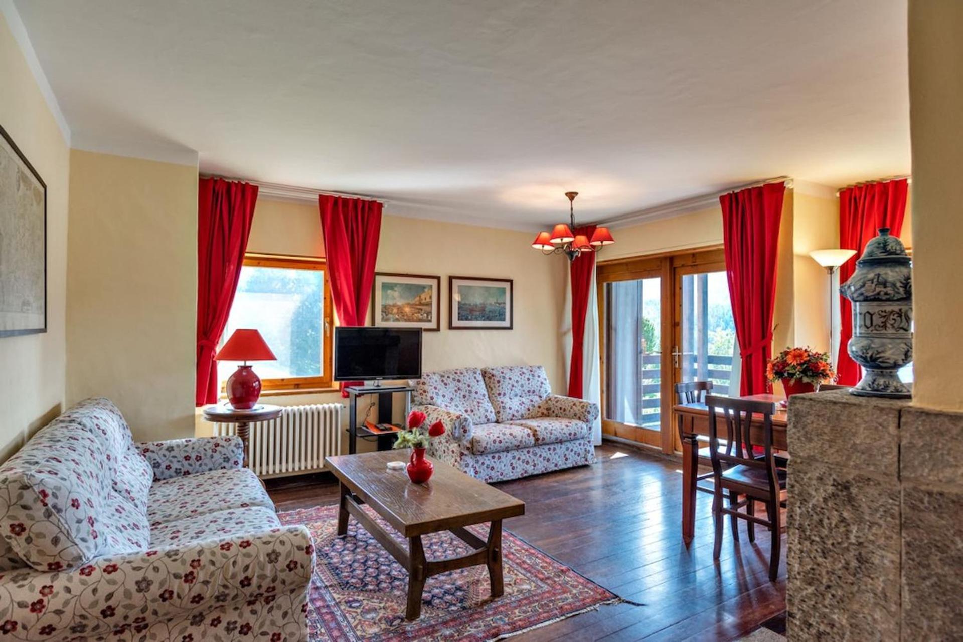 Communal lounge/ TV room