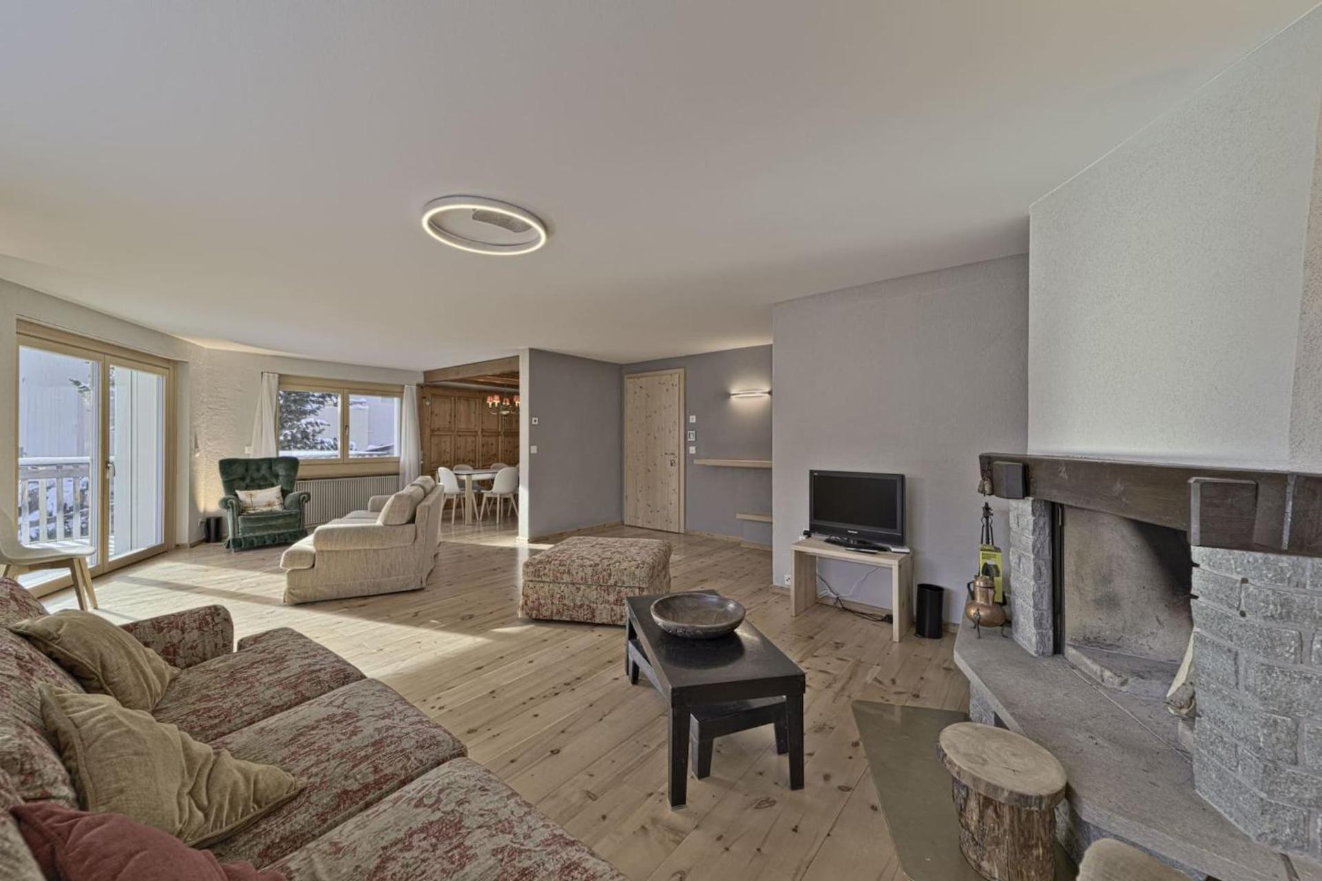 Communal lounge/ TV room