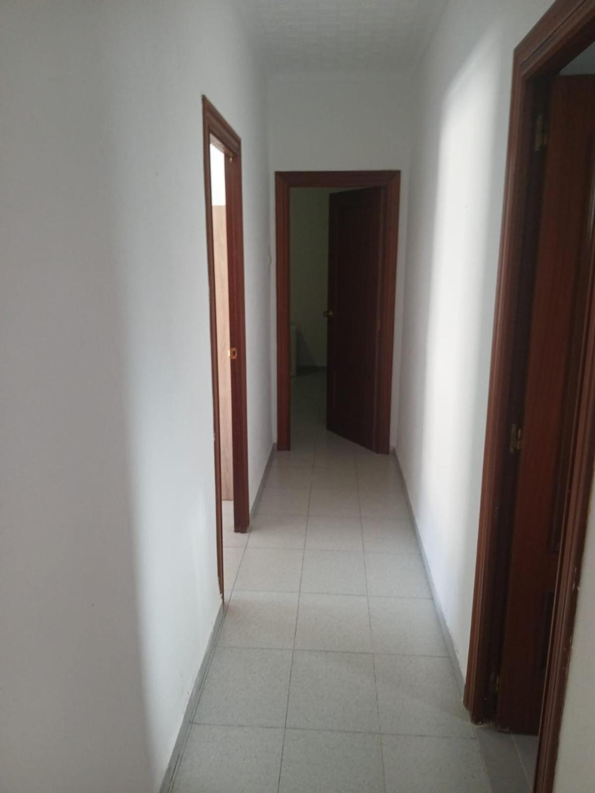 Se alquila habitaciones en piso Compartido SIn ASCENSOR ELDA