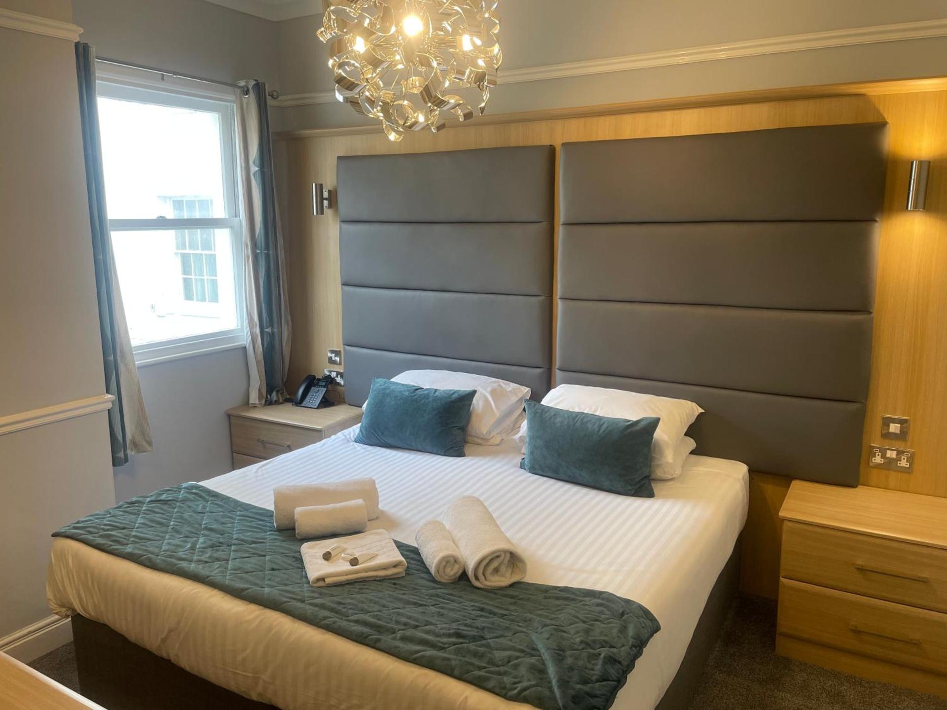 Camera Standard Matrimoniale/Doppia con Letti Singoli