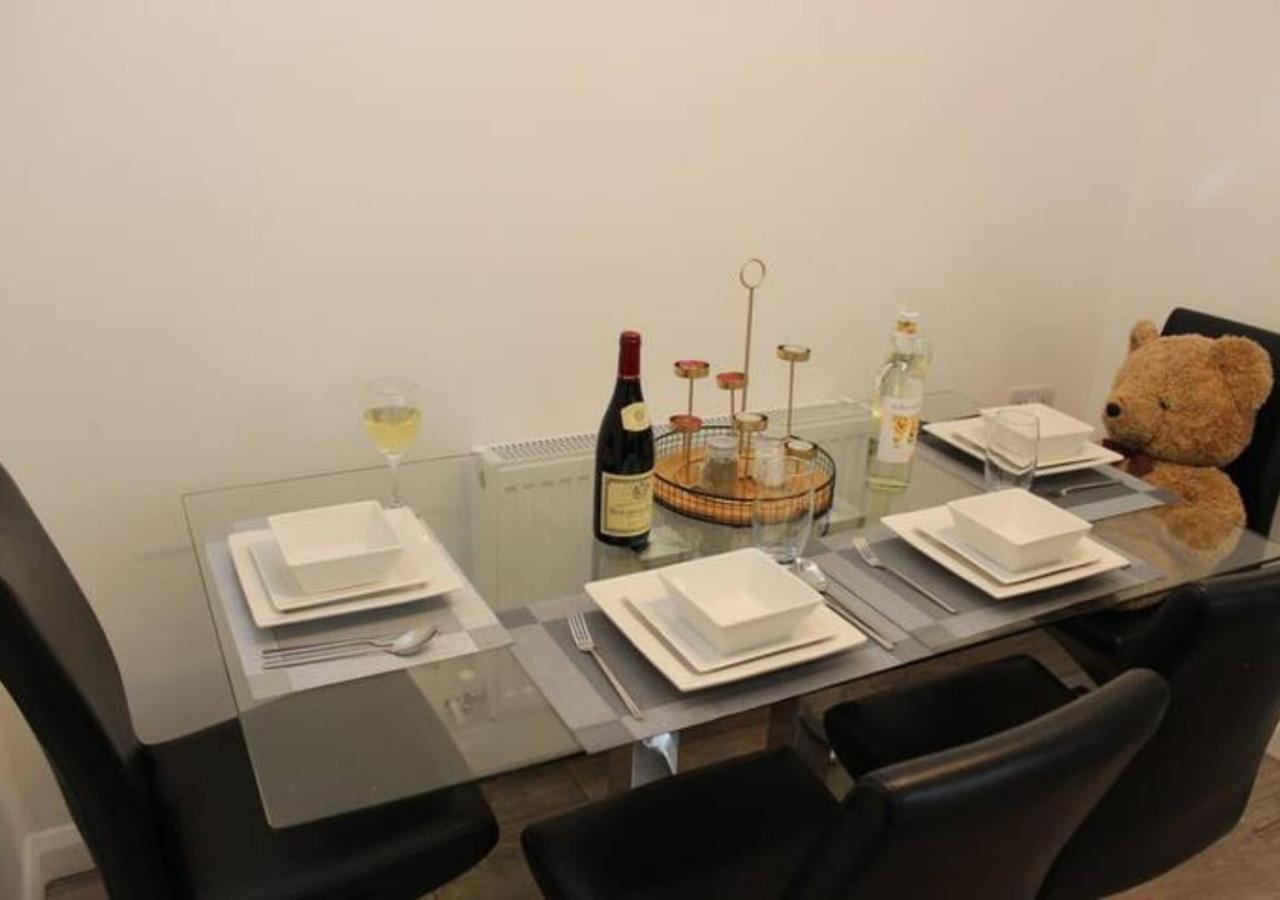 Newly Refurbished 3 Bed 2.5 Bath House in Staines