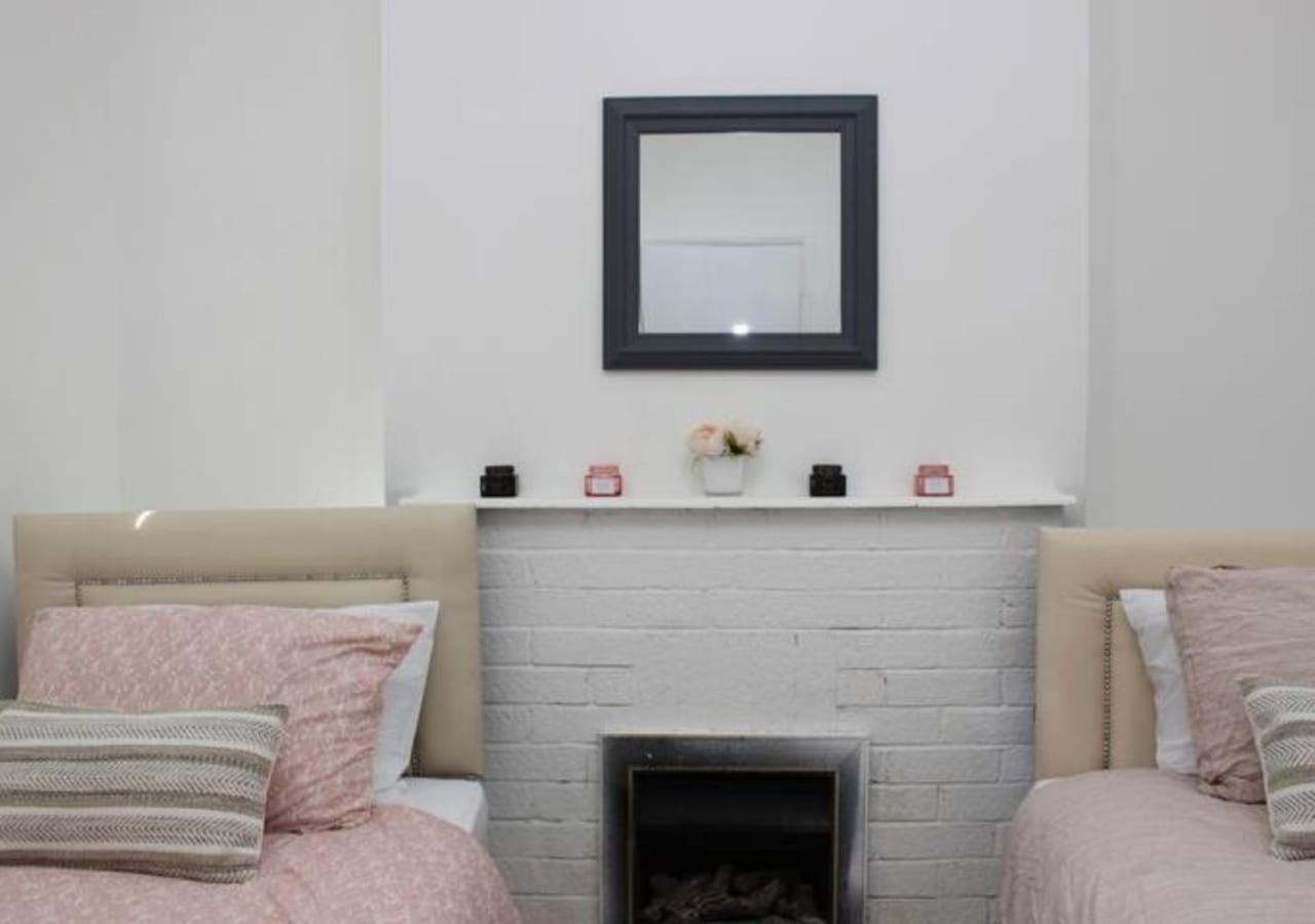 Newly Refurbished 3 Bed 2.5 Bath House in Staines