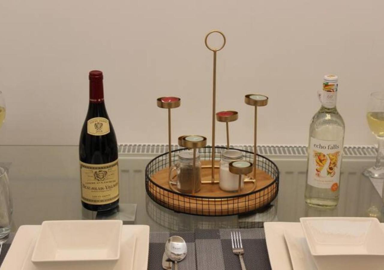 Newly Refurbished 3 Bed 2.5 Bath House in Staines