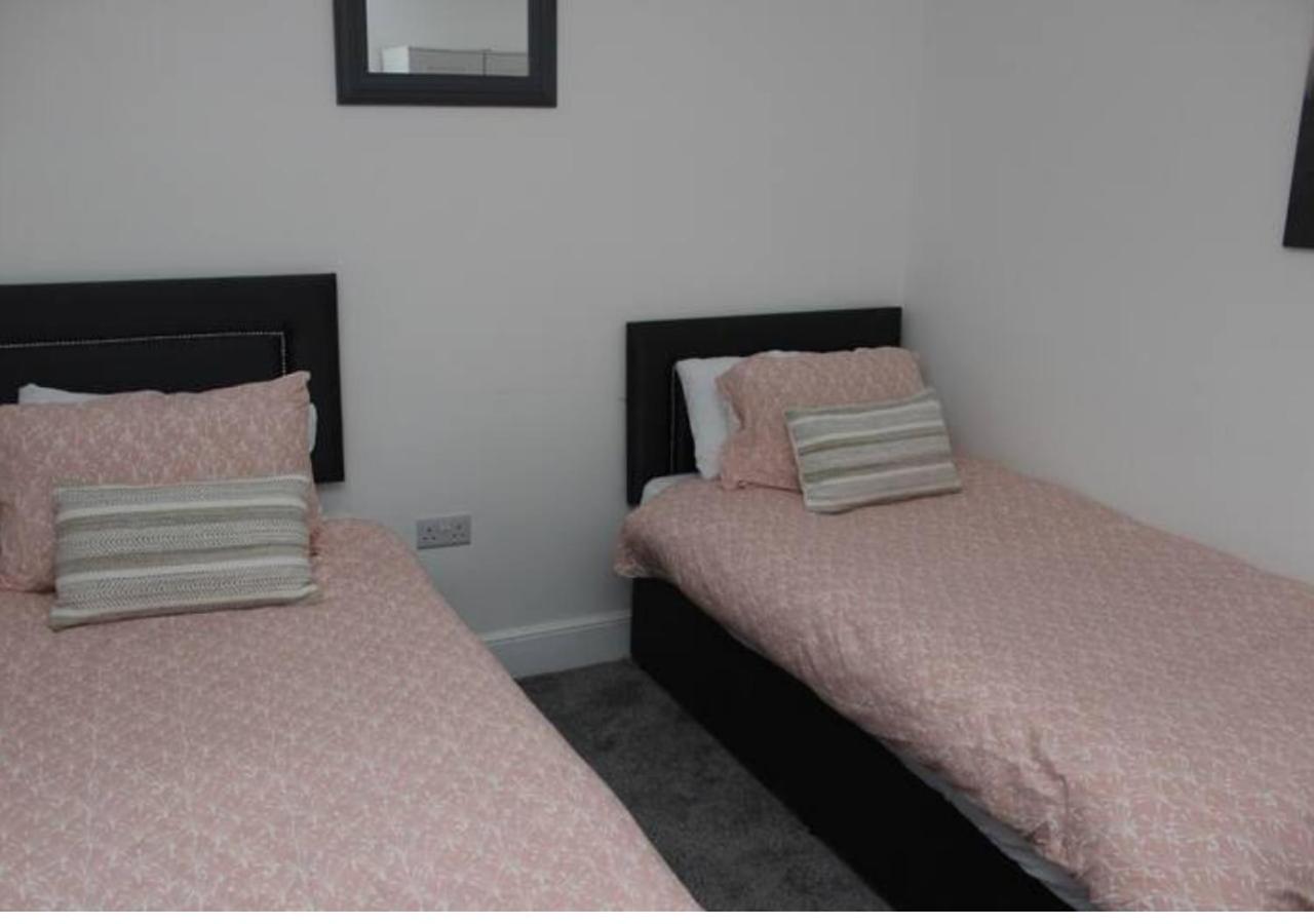 Newly Refurbished 3 Bed 2.5 Bath House in Staines