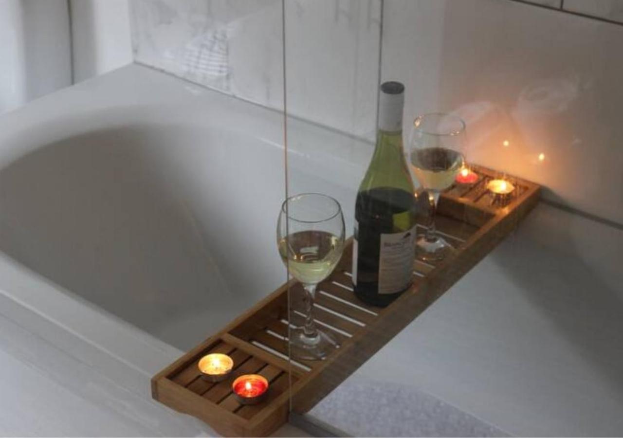 Newly Refurbished 3 Bed 2.5 Bath House in Staines