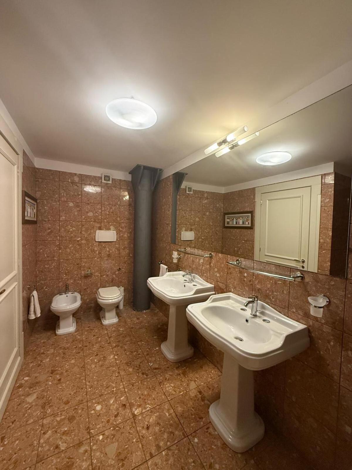 Molino Stucky Chimera - Canal View