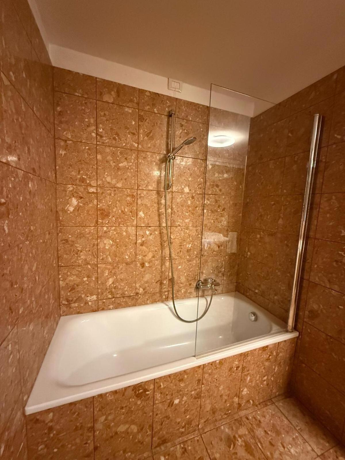 Molino Stucky Chimera - Canal View