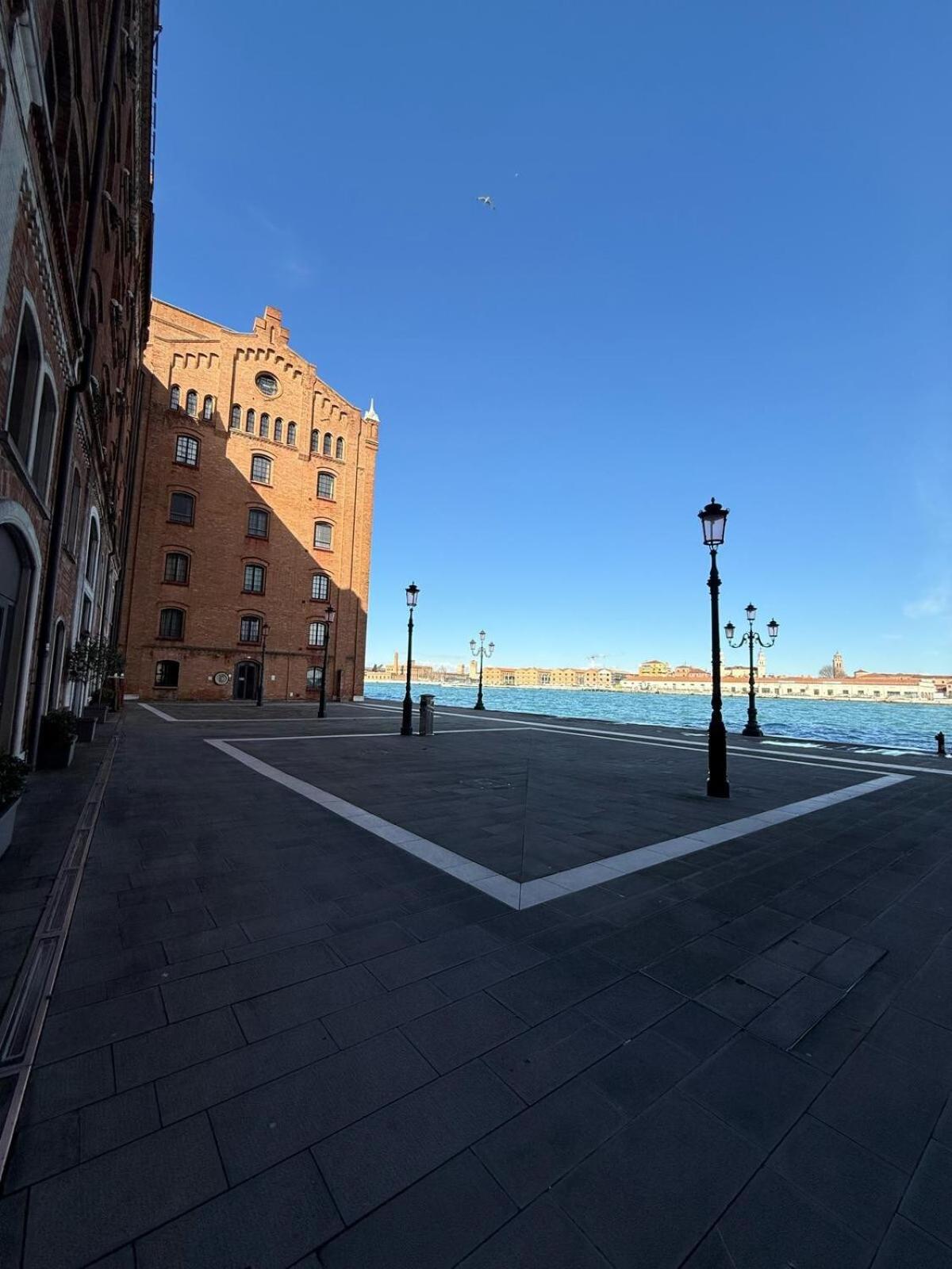 Molino Stucky Chimera - Canal View