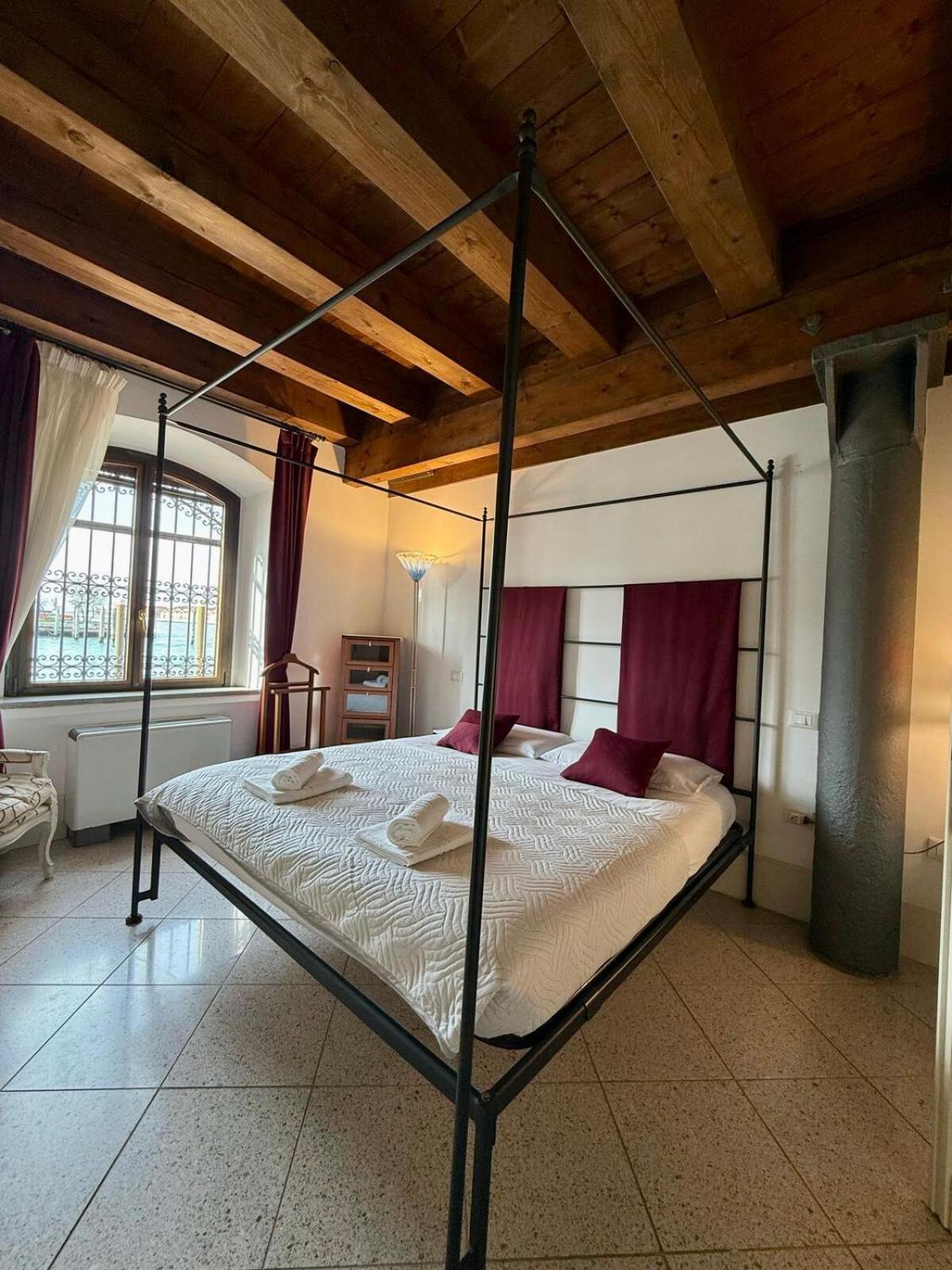 Molino Stucky Chimera - Canal View