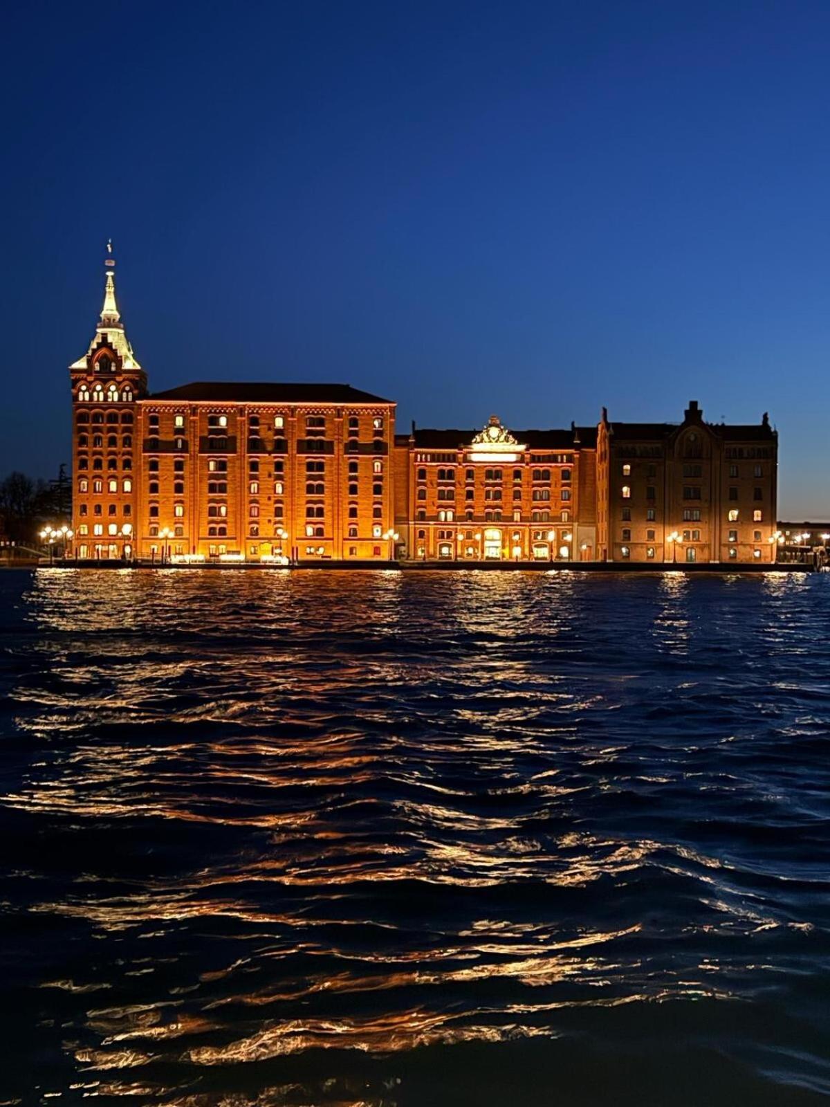 Molino Stucky Chimera - Canal View