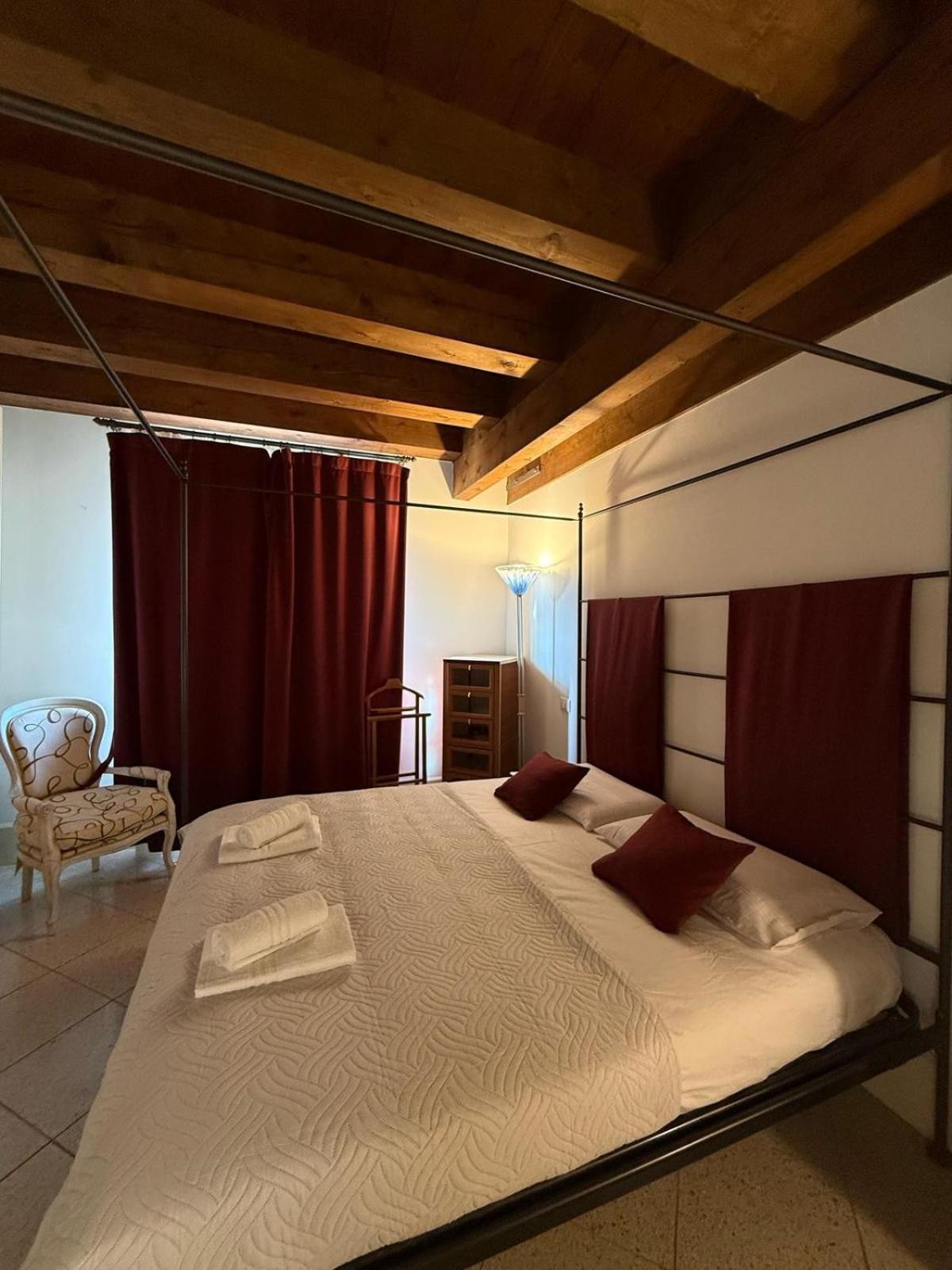 Molino Stucky Chimera - Canal View