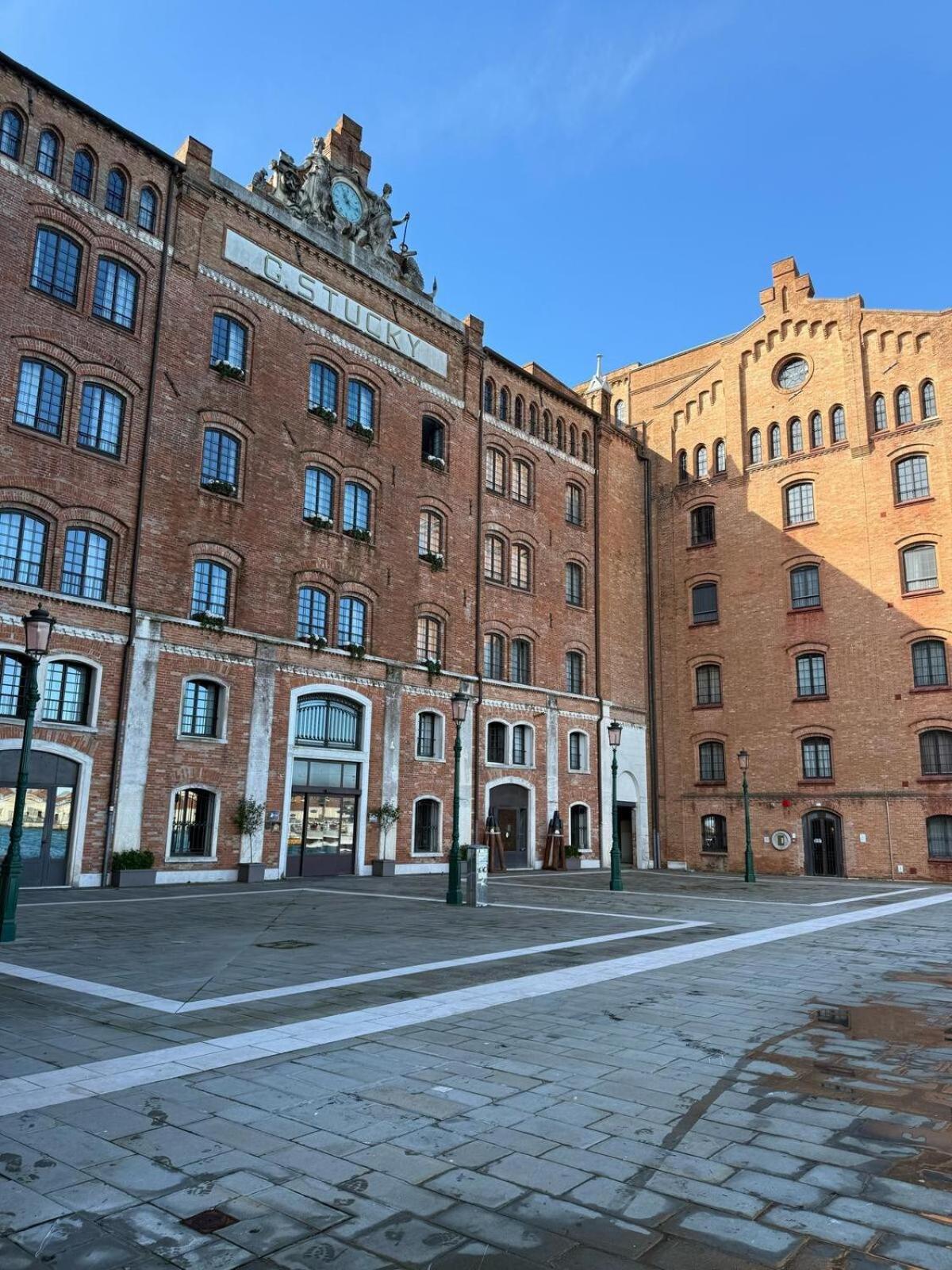 Molino Stucky Chimera - Canal View