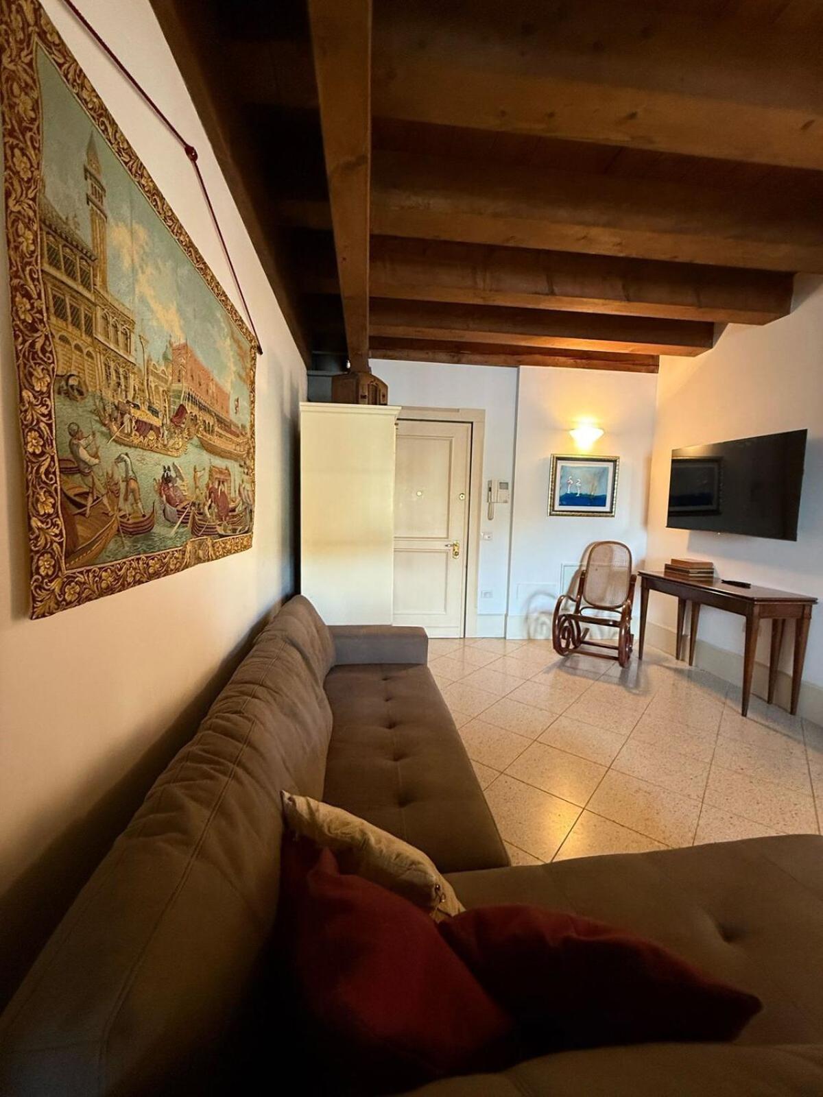 Molino Stucky Chimera - Canal View