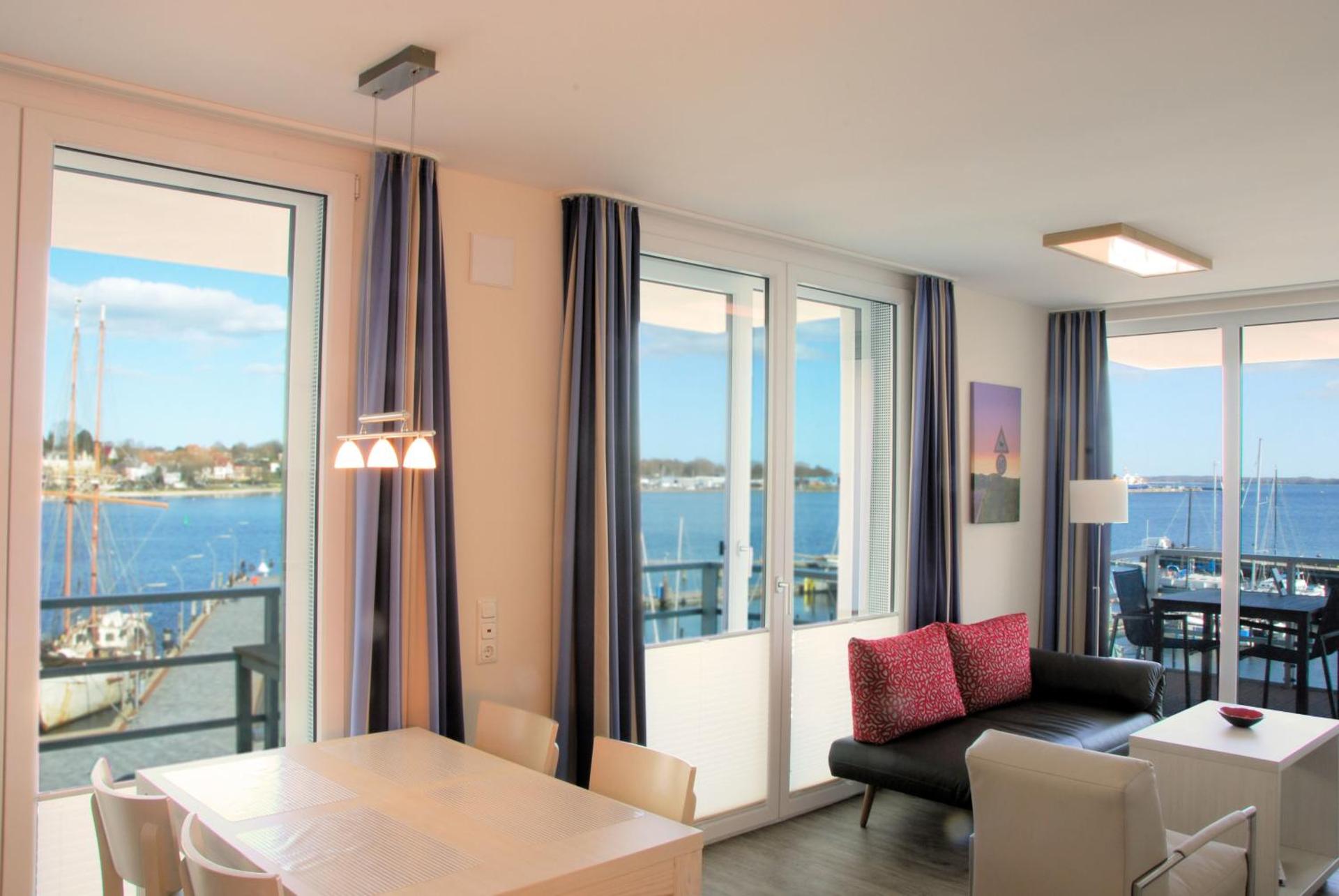 Apartment 24, Pier 24, Blickrichtung offene SeeBinnenhafen Nord