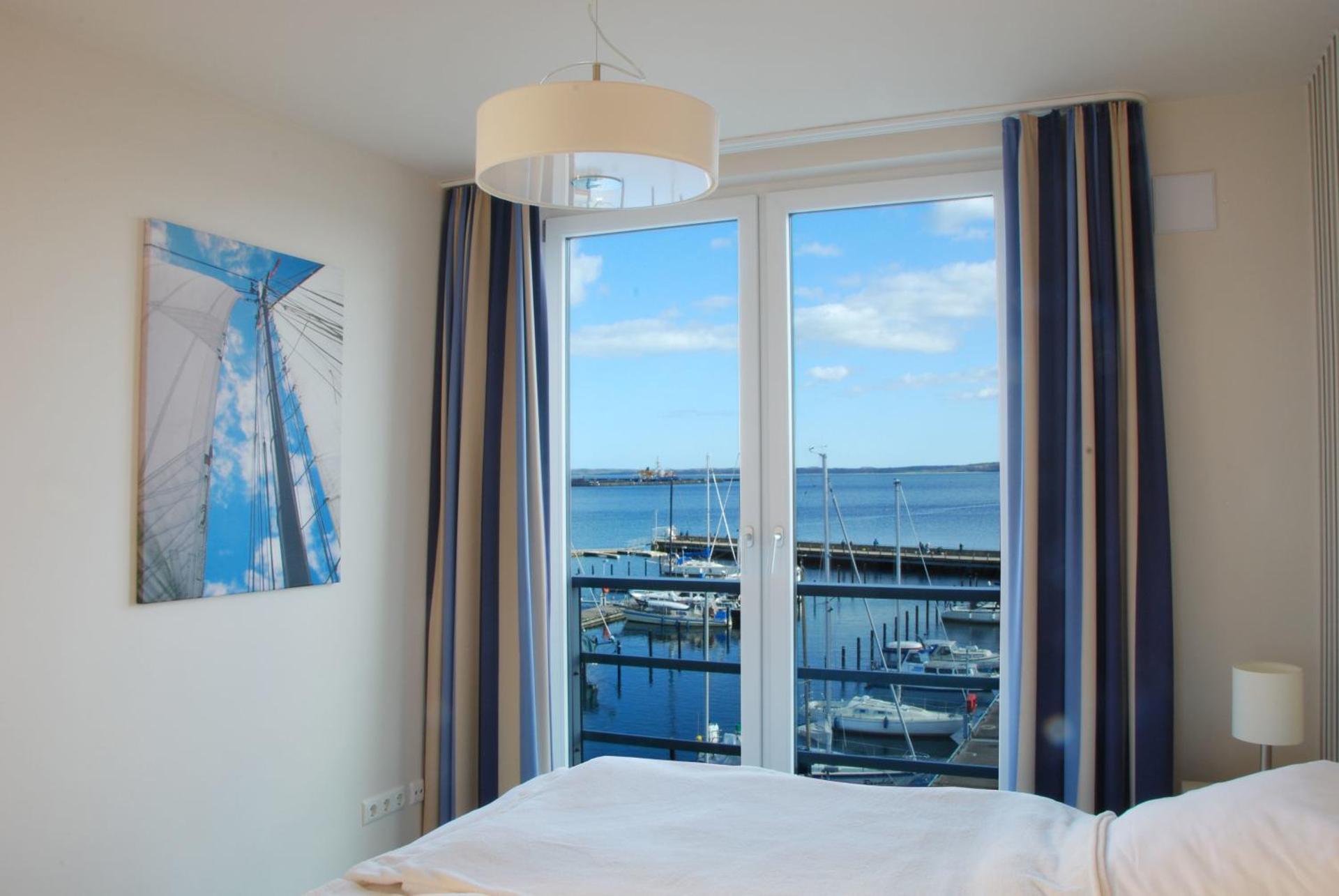 Apartment 24, Pier 24, Blickrichtung offene SeeBinnenhafen Nord