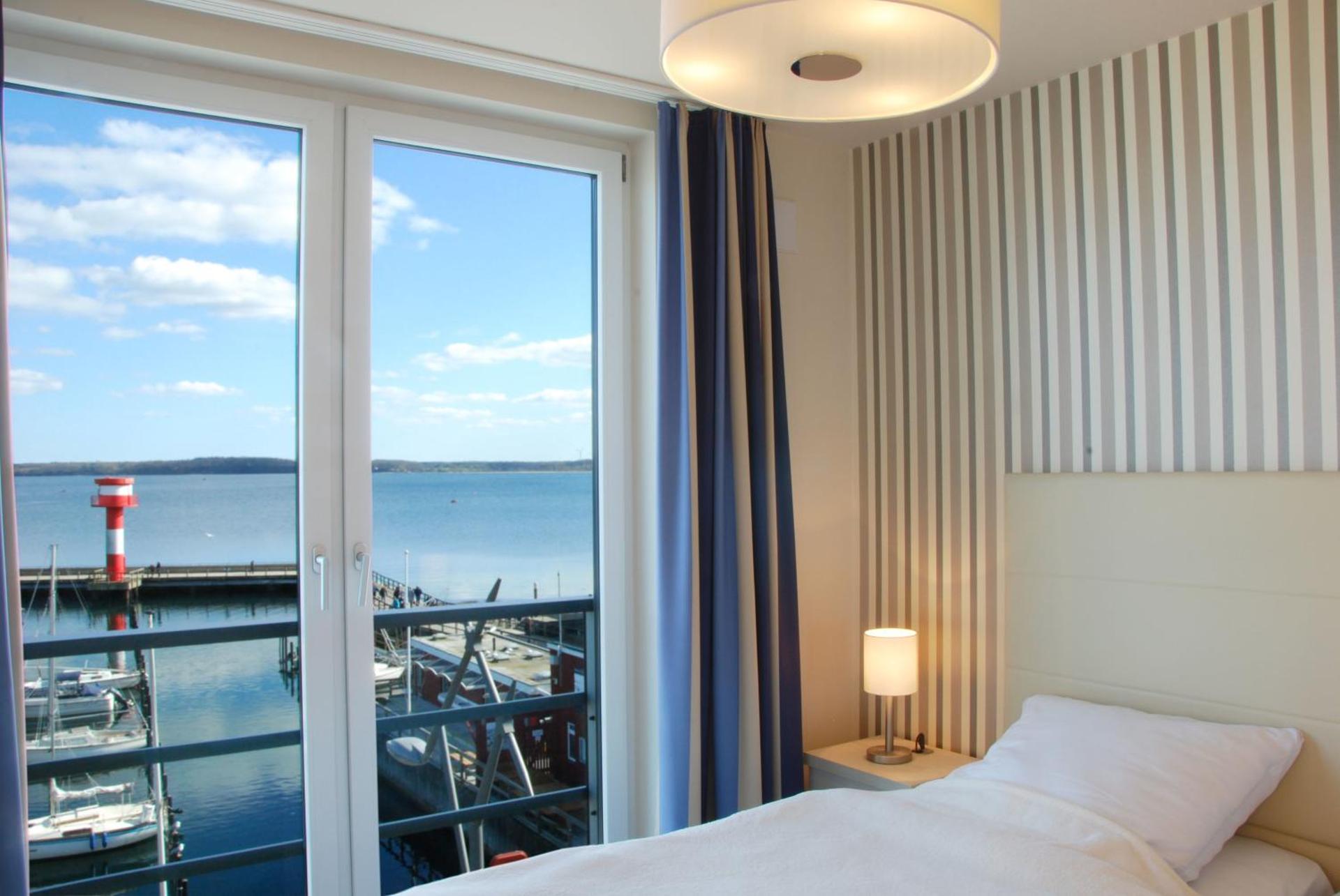 Apartment 24, Pier 24, Blickrichtung offene SeeBinnenhafen Nord