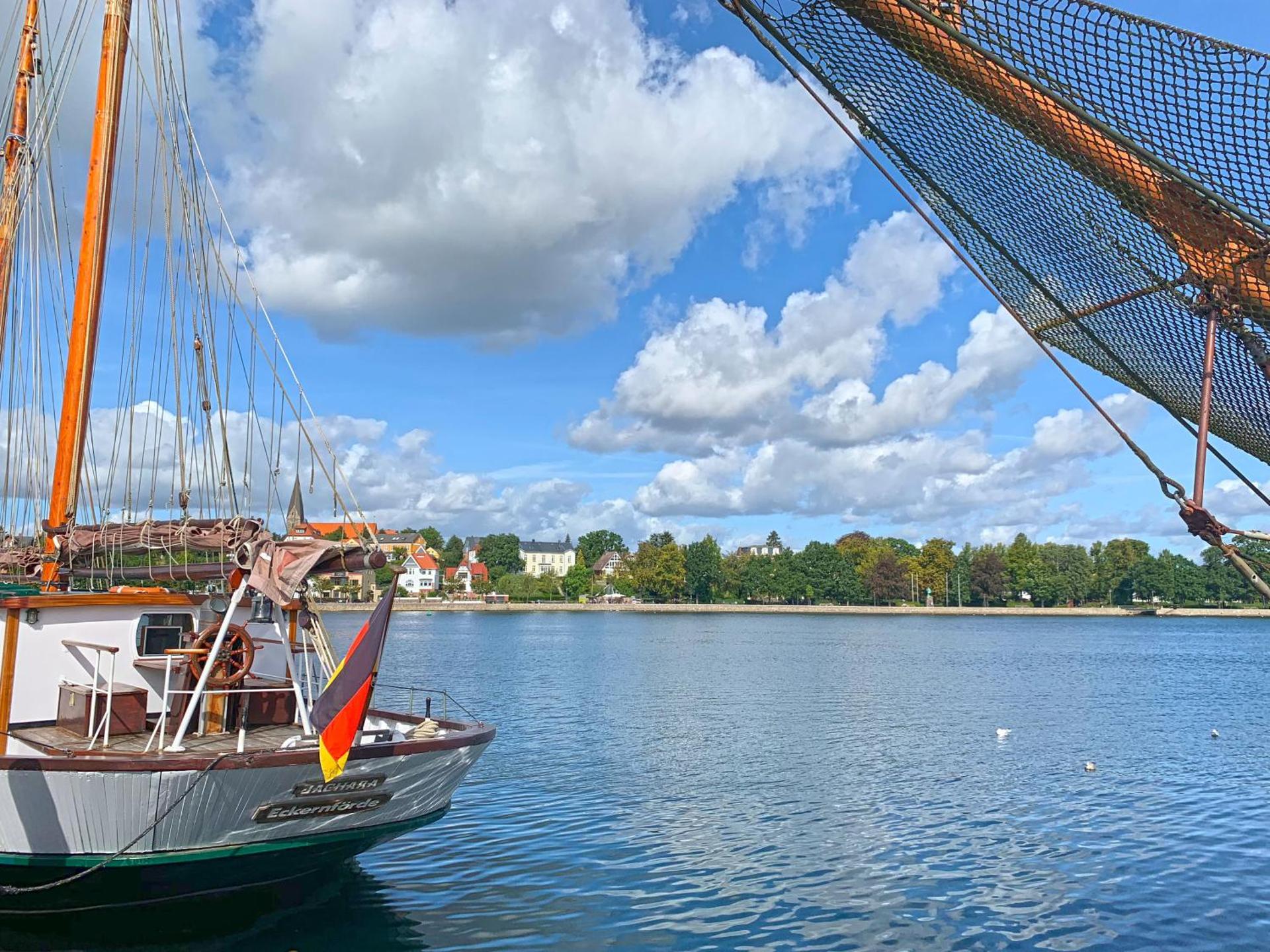 Apartment 24, Pier 24, Blickrichtung offene SeeBinnenhafen Nord