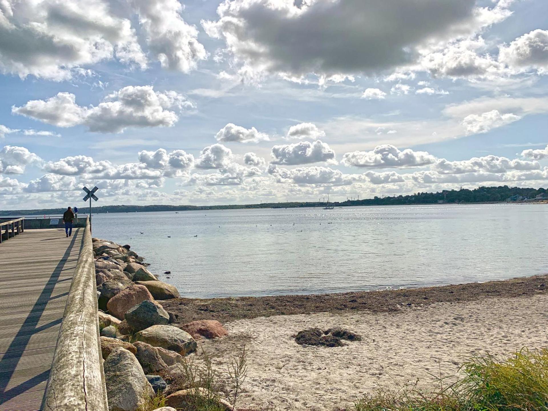 Apartment 24, Pier 24, Blickrichtung offene SeeBinnenhafen Nord