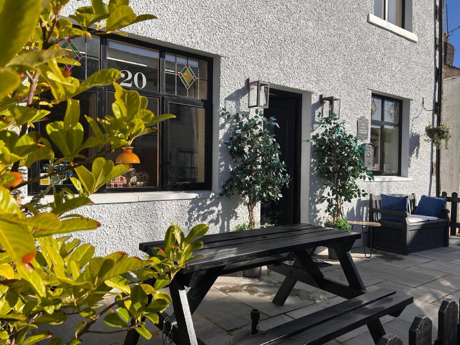 Historical Village Cottage - Pet Friendly