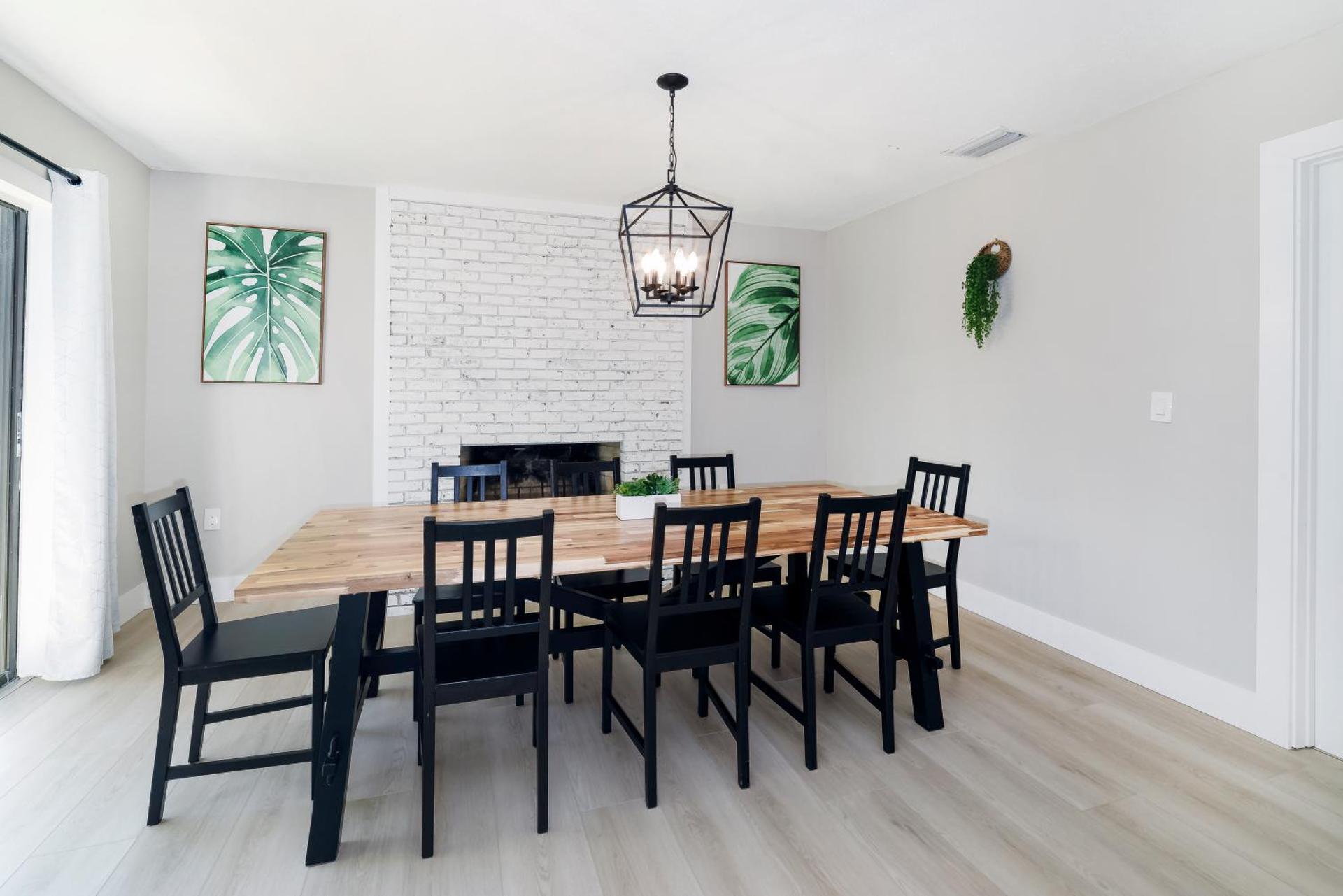 New 6min to 3 Sister Springs, Spacious, Fun with Game Room