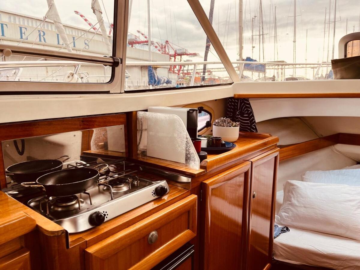 Ero- A floating Escape in Lisbon